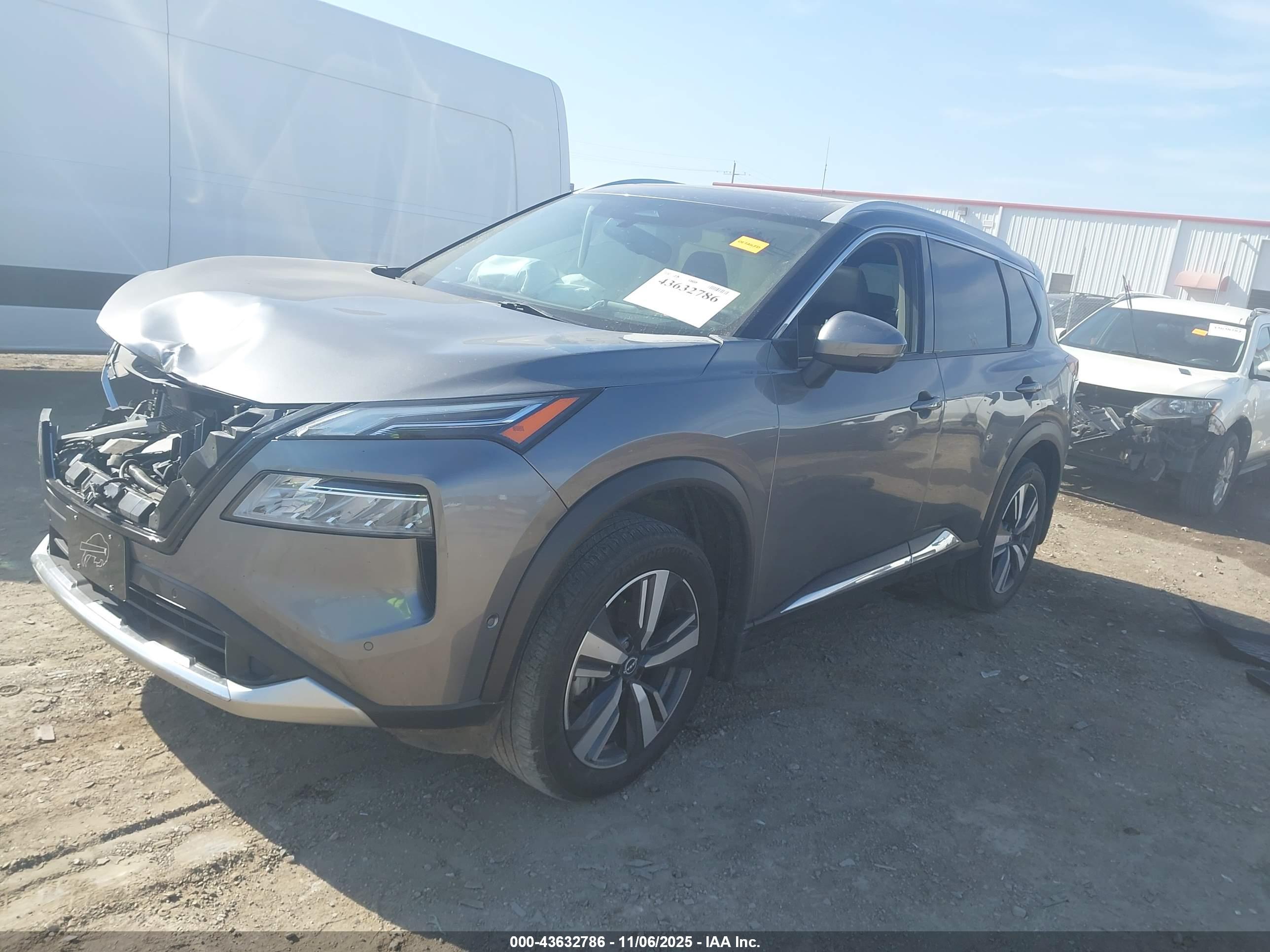 NISSAN ROGUE image 2