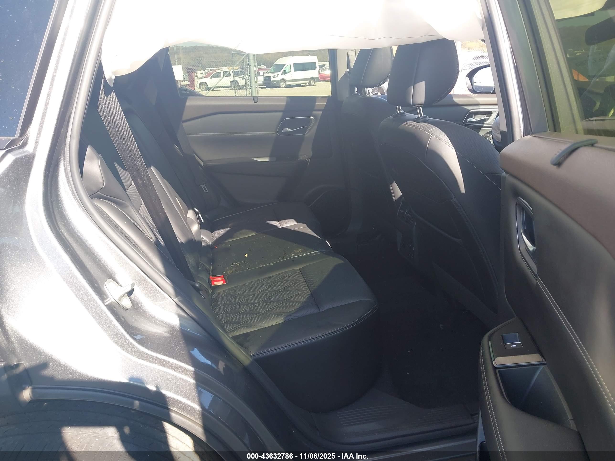 NISSAN ROGUE image 8