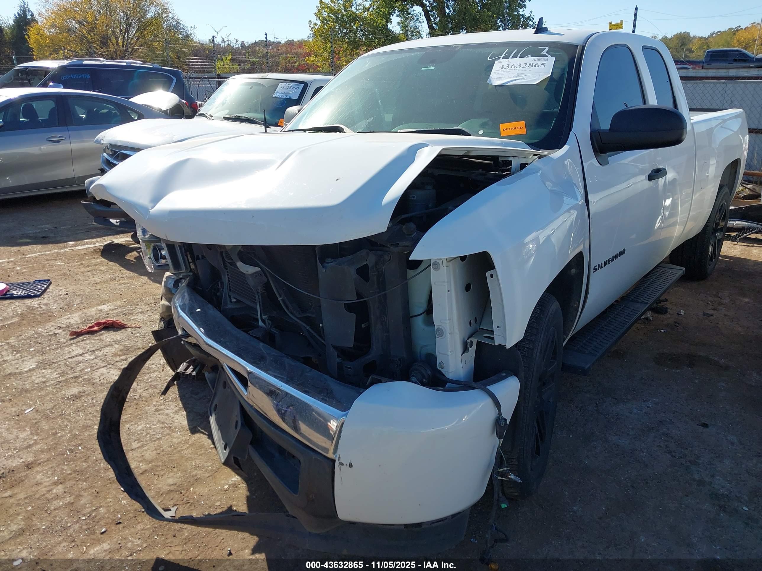 CHEVROLET SILVERADO image 2