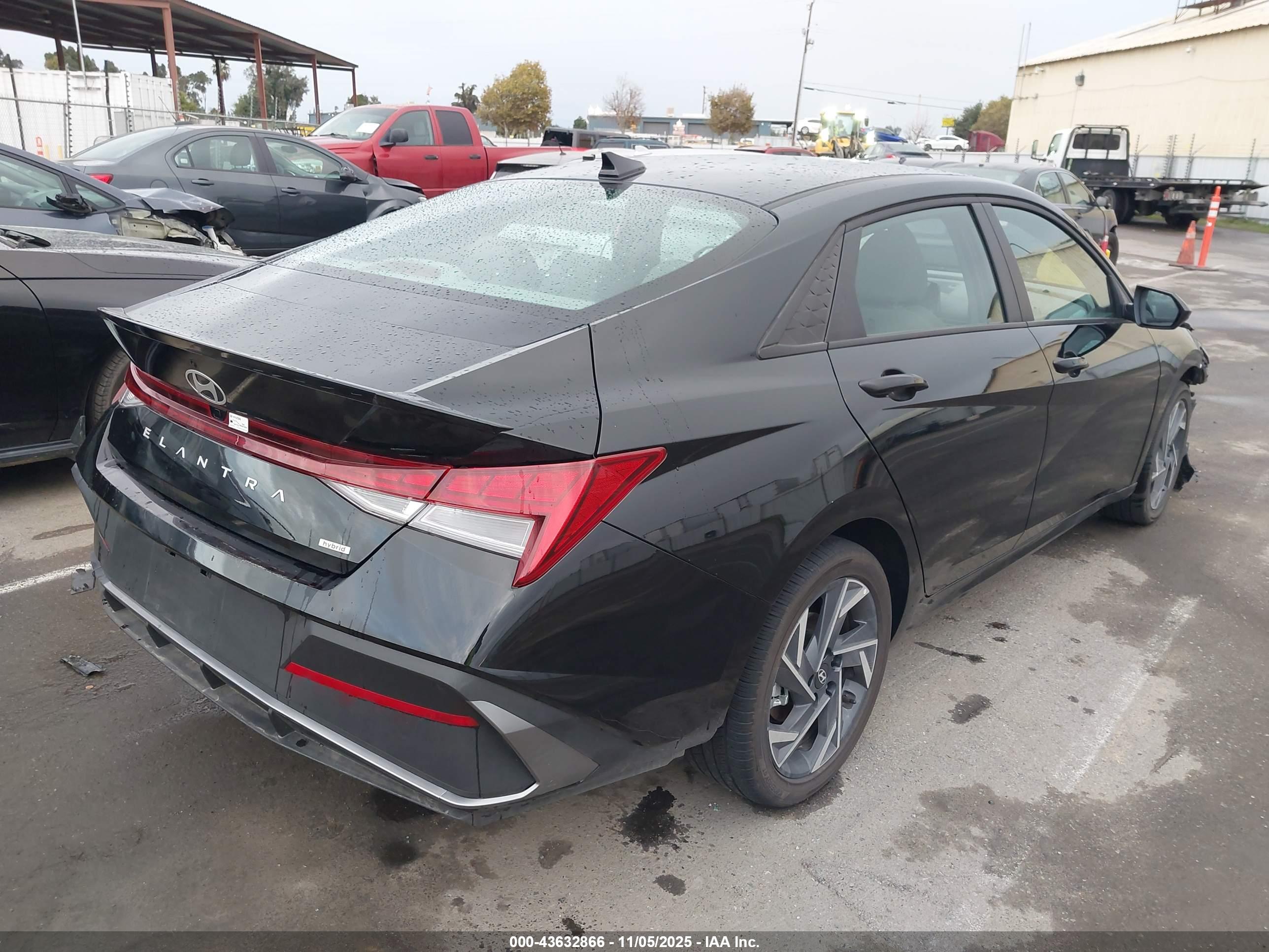 HYUNDAI ELANTRA image 4