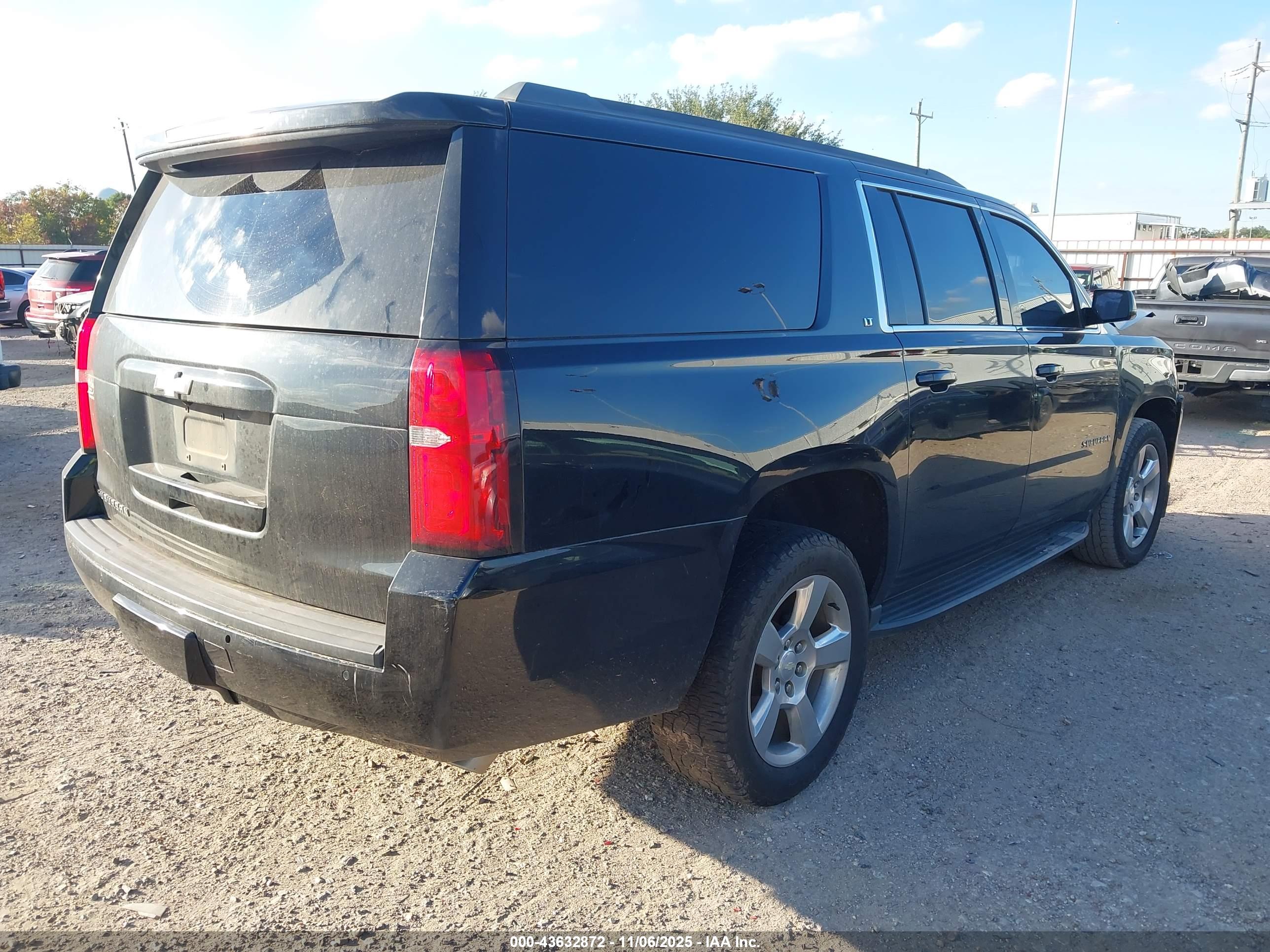 CHEVROLET SUBURBAN image 4