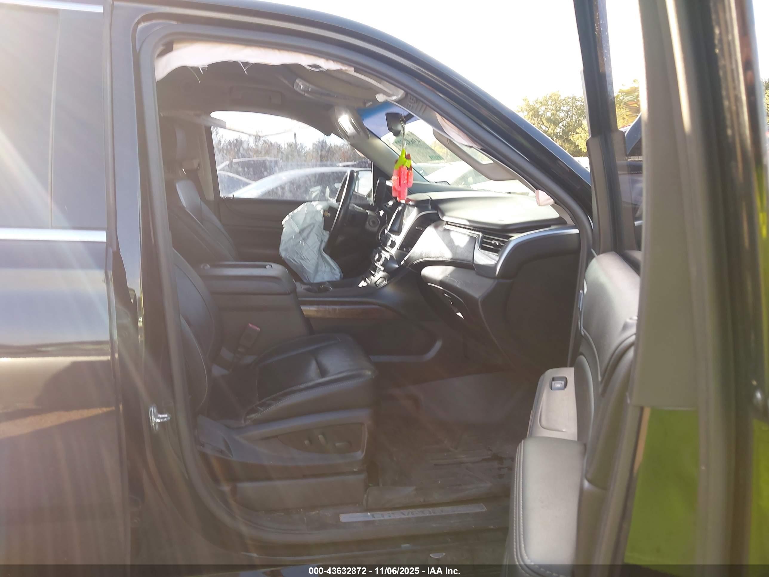CHEVROLET SUBURBAN image 5