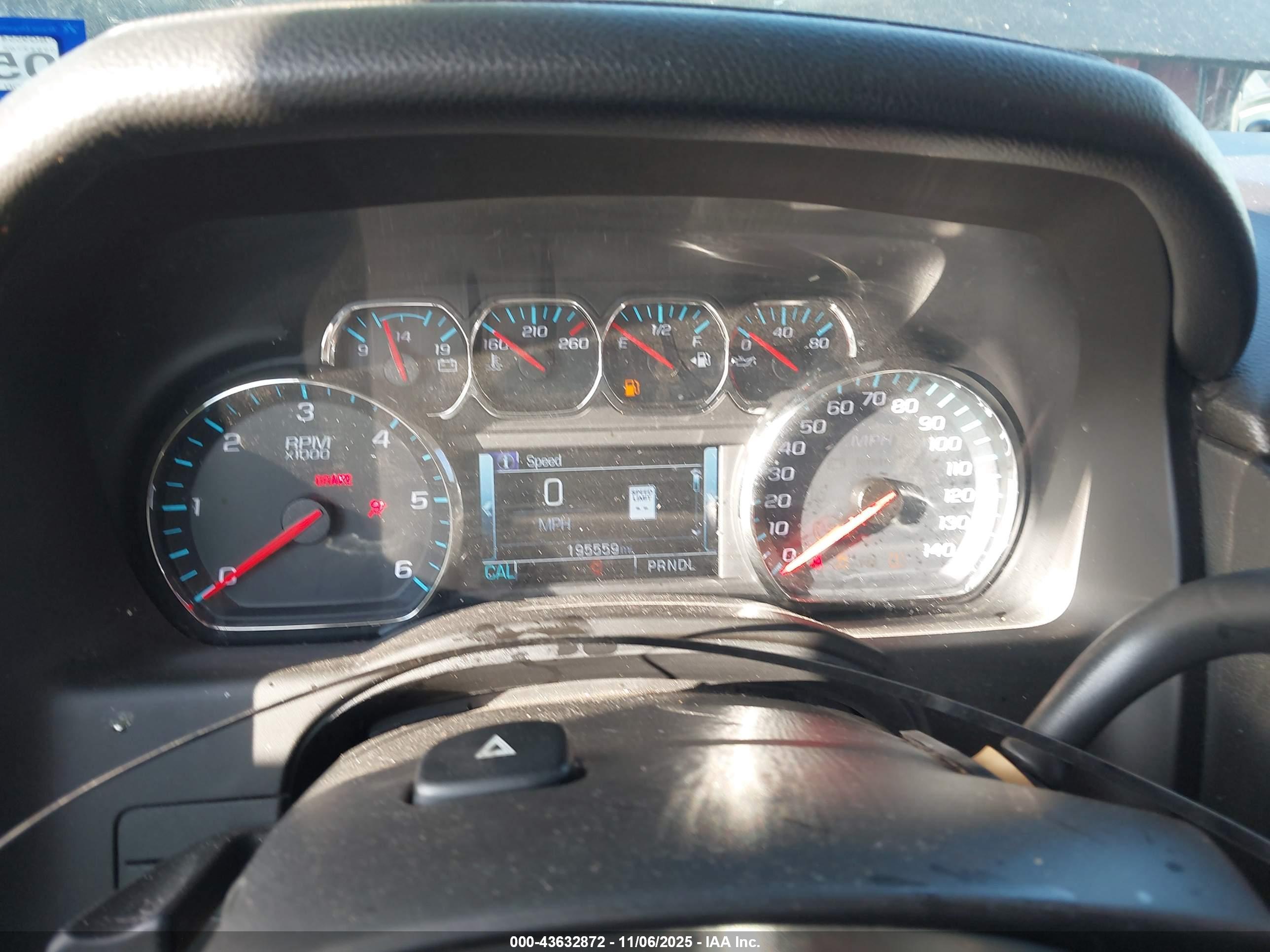 CHEVROLET SUBURBAN image 7