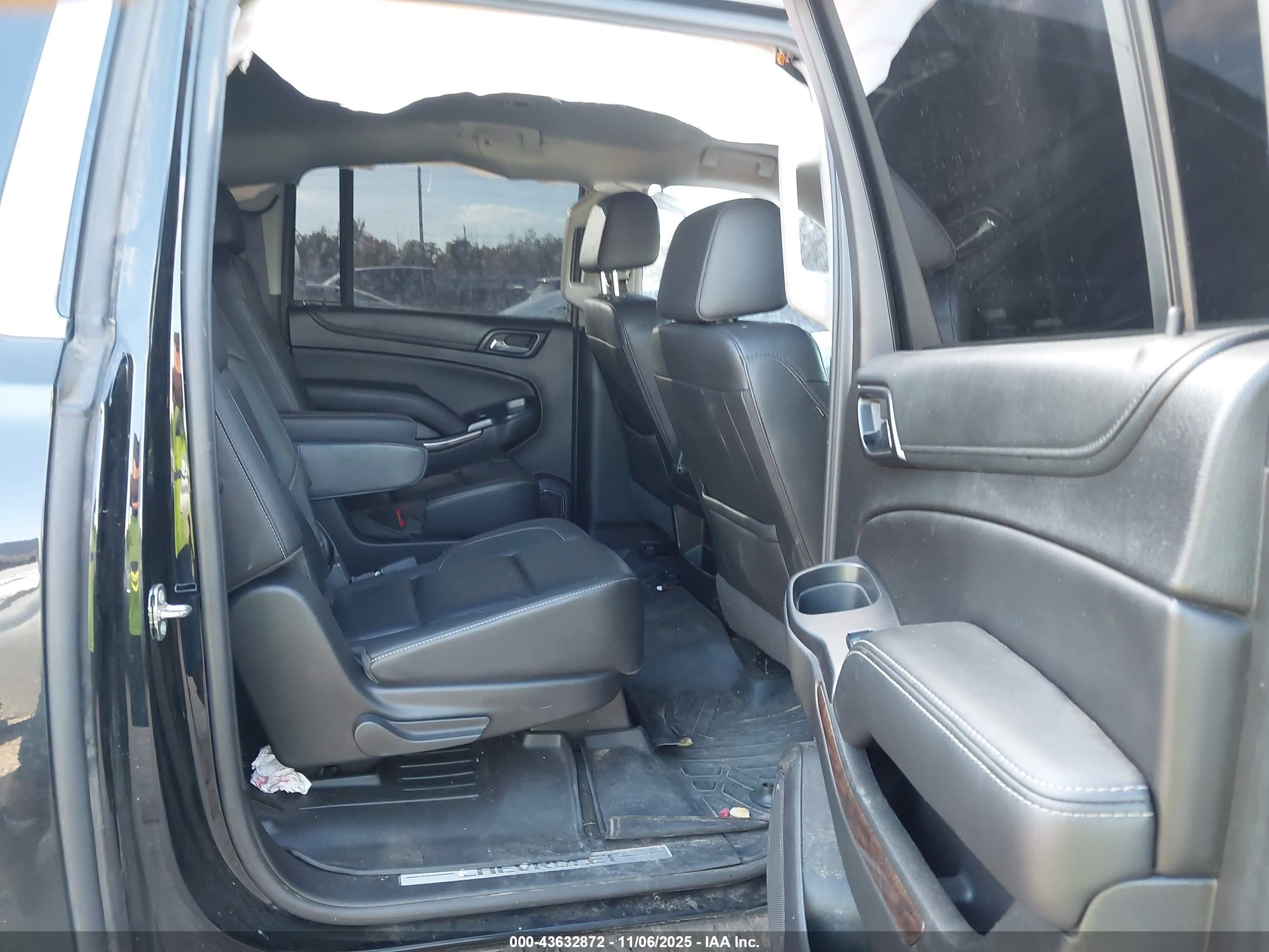 CHEVROLET SUBURBAN image 8