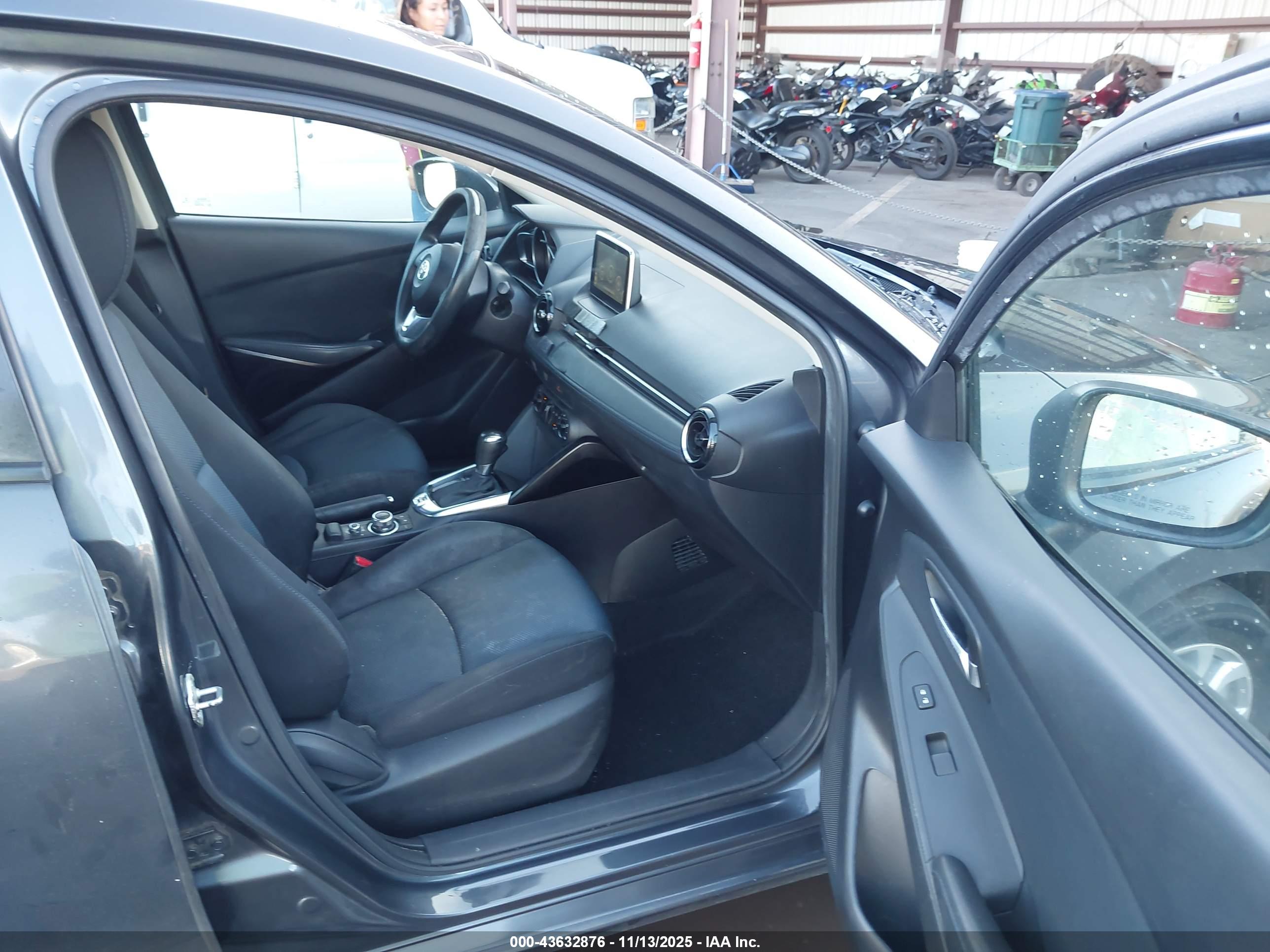 TOYOTA YARIS image 5