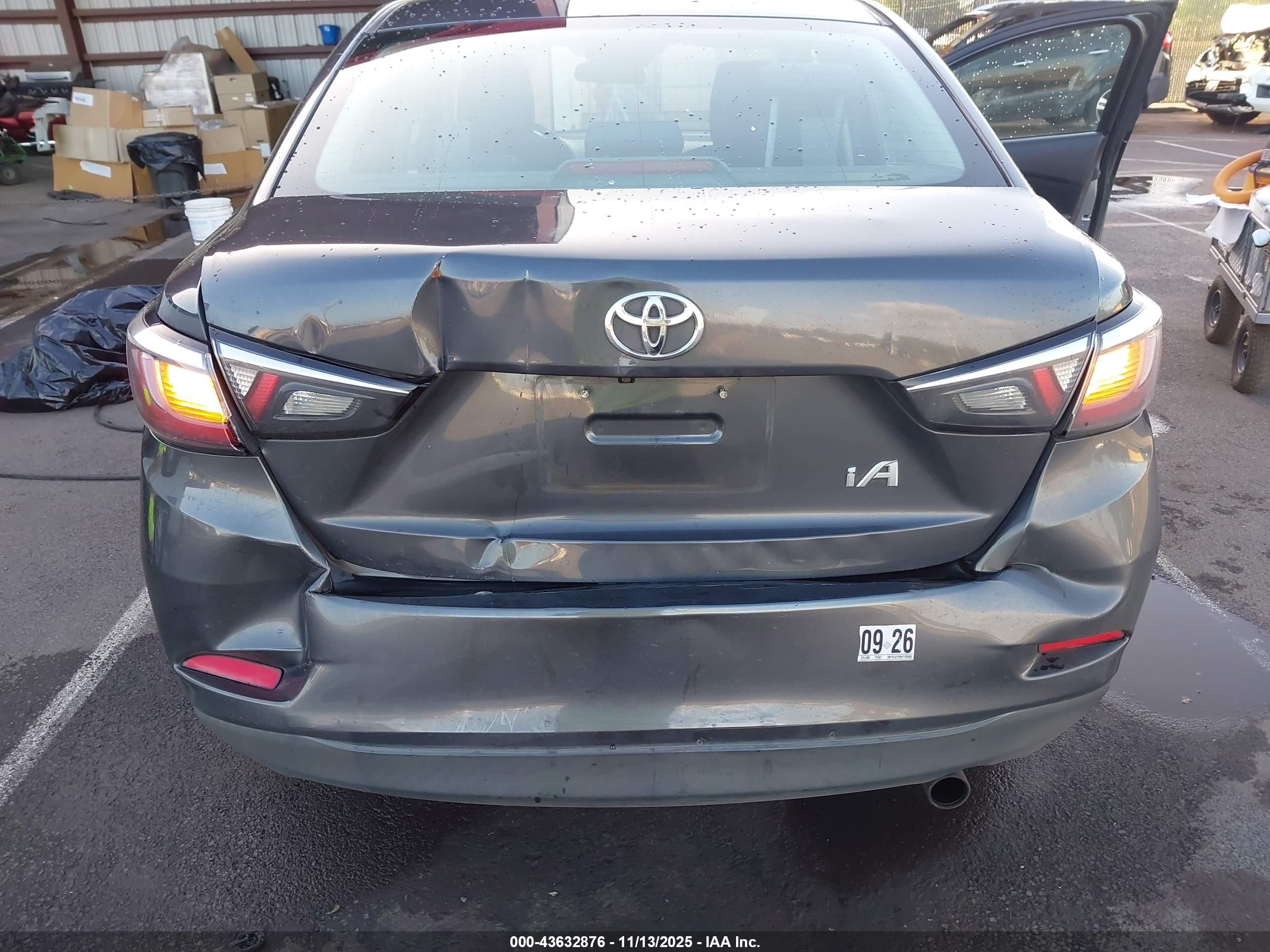 TOYOTA YARIS image 6