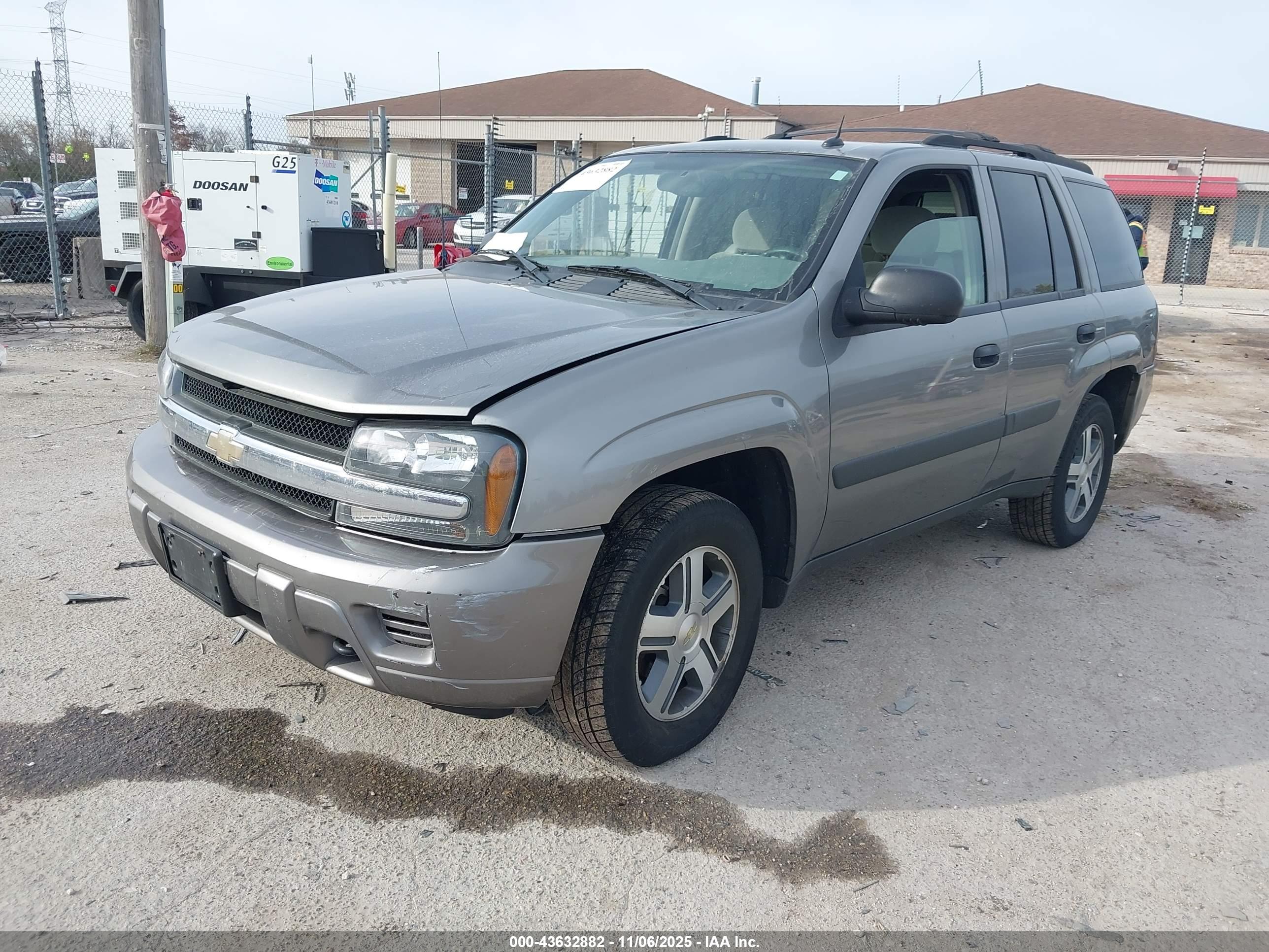 CHEVROLET TRAILBLAZER image 2