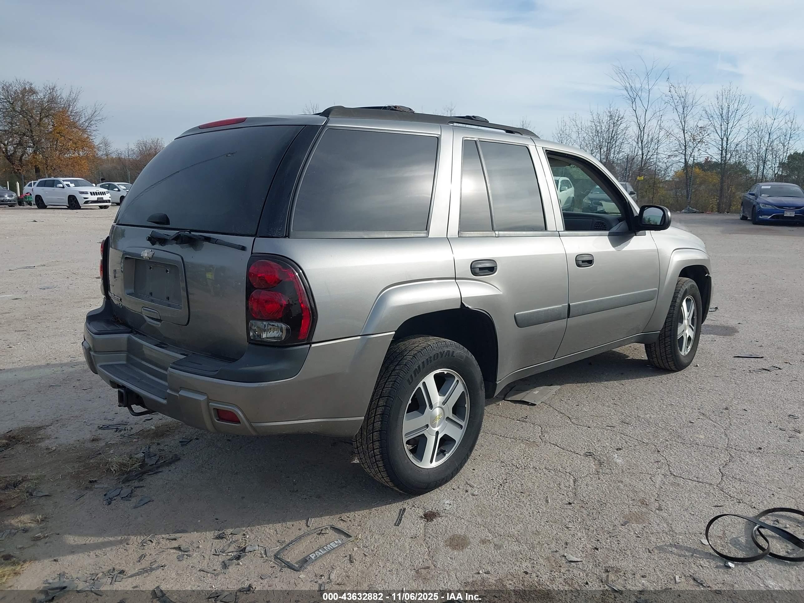 CHEVROLET TRAILBLAZER image 4