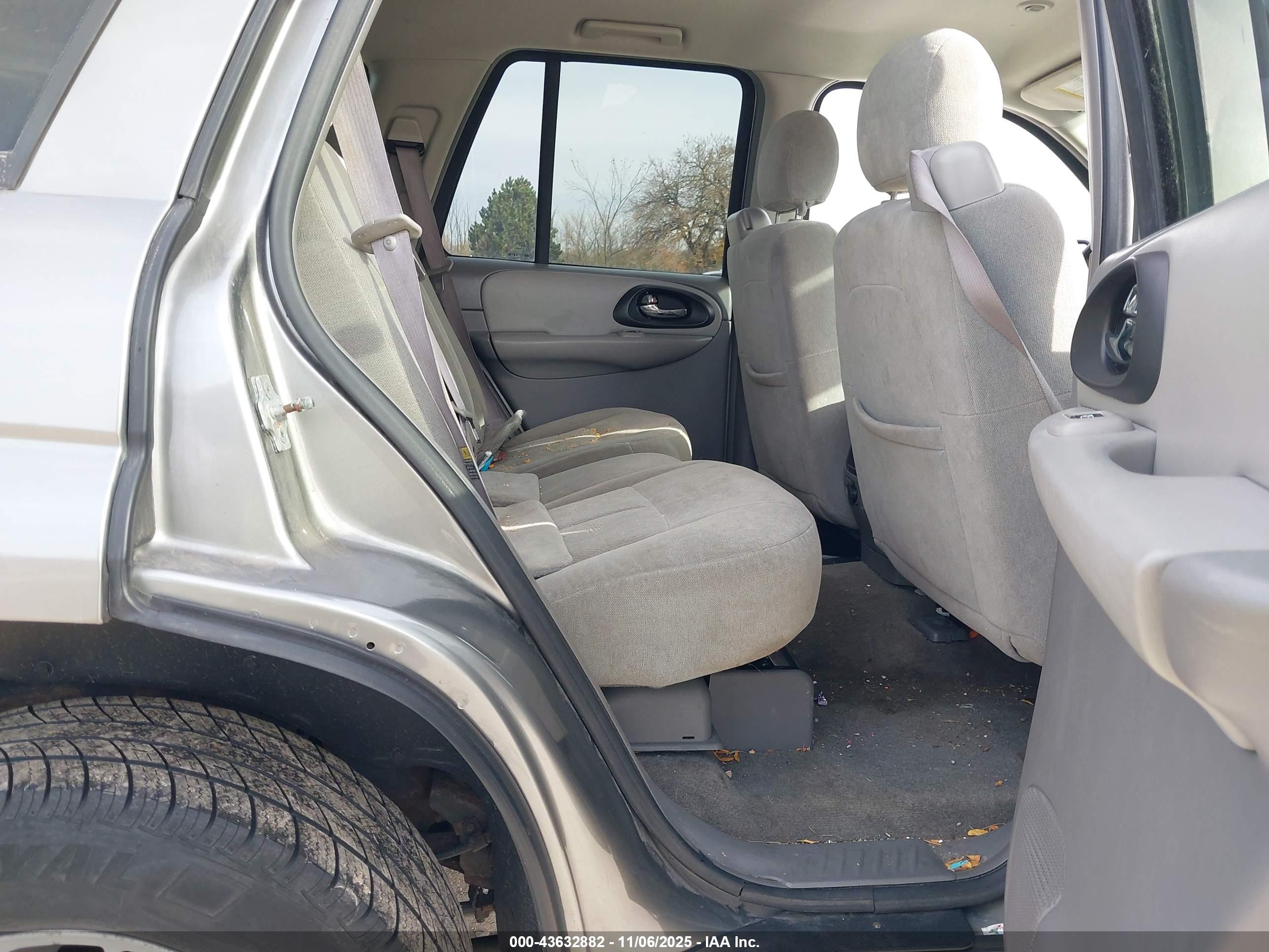 CHEVROLET TRAILBLAZER image 8