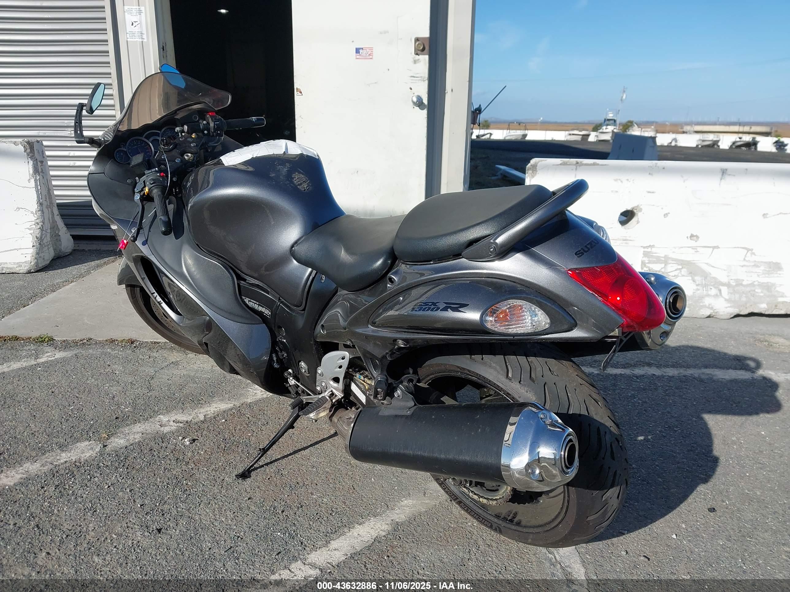 SUZUKI GSX1300 image 3