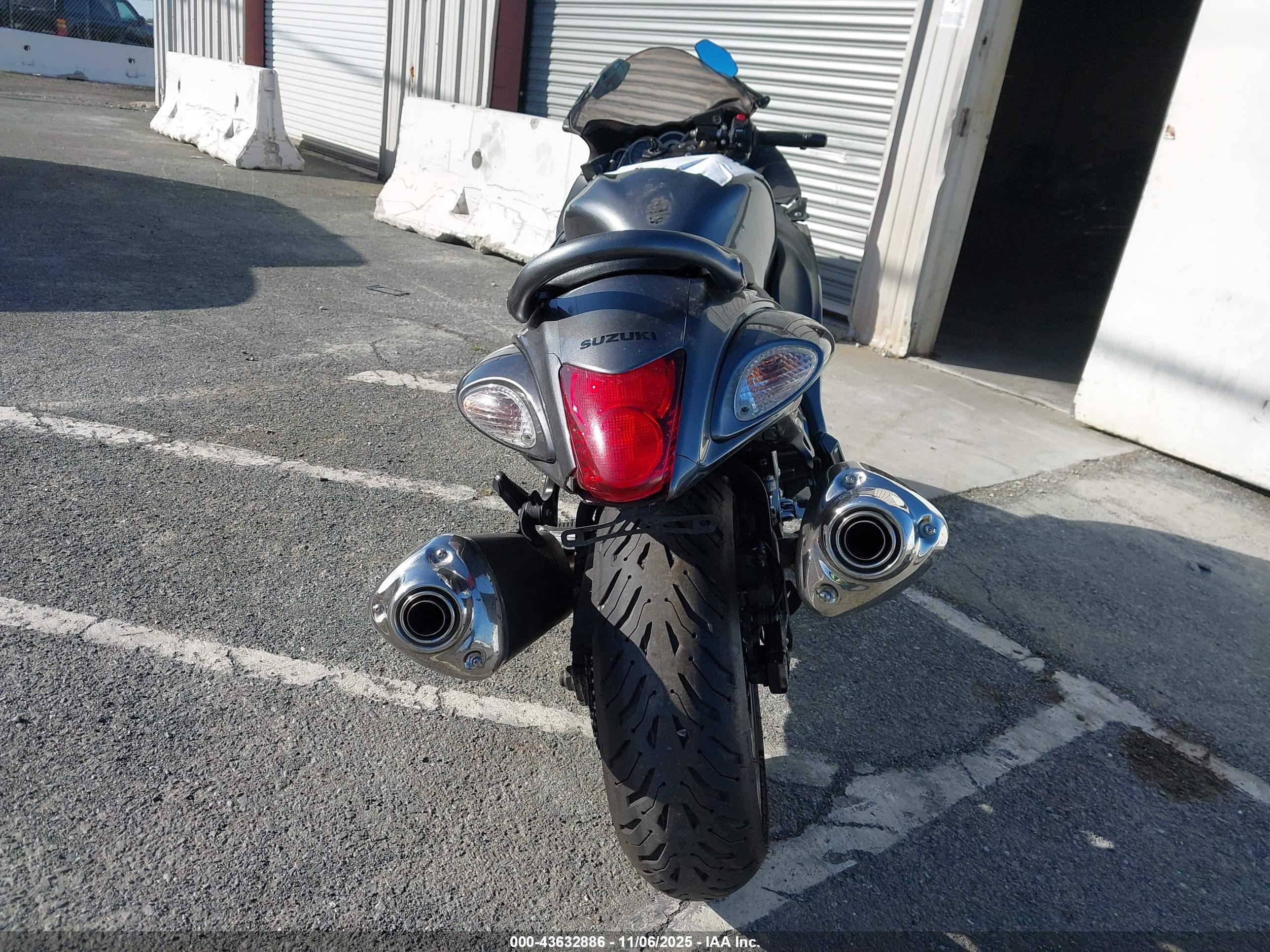 SUZUKI GSX1300 image 6