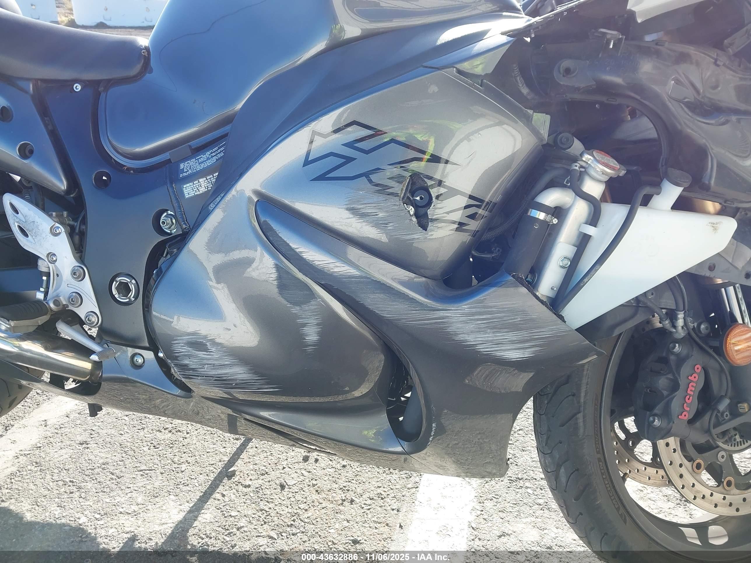 SUZUKI GSX1300 image 8