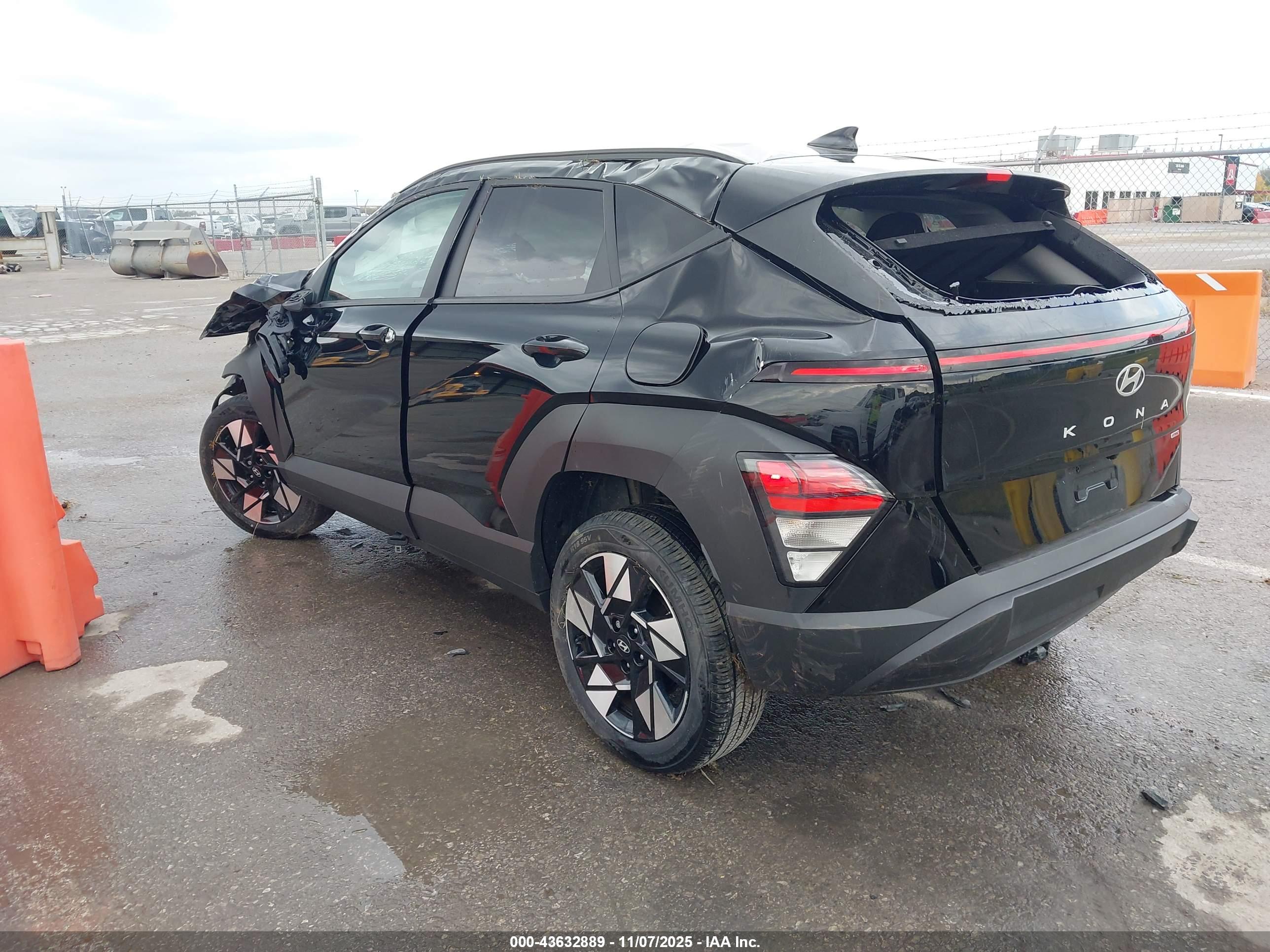 HYUNDAI KONA image 3