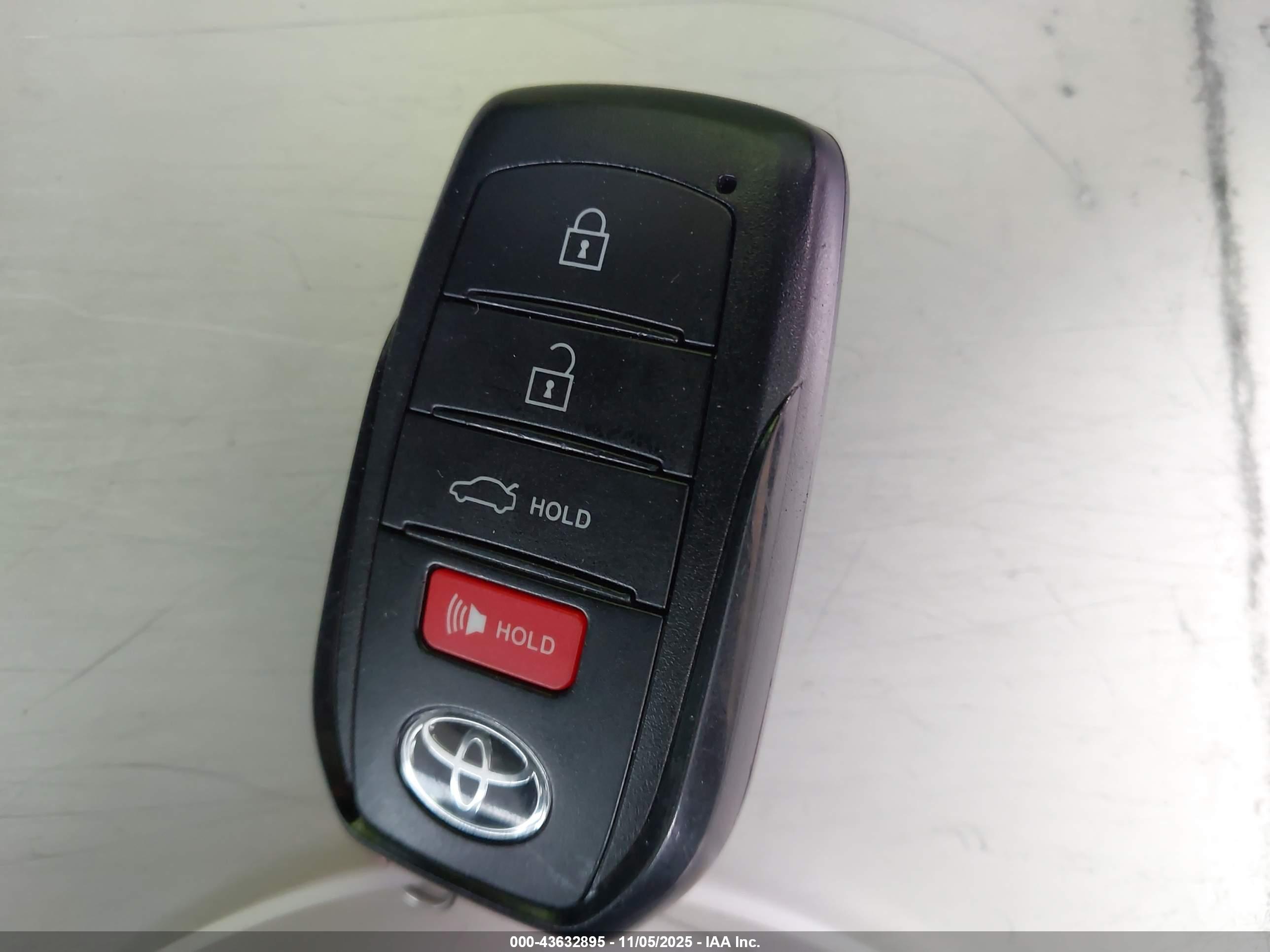 TOYOTA CAMRY image 11