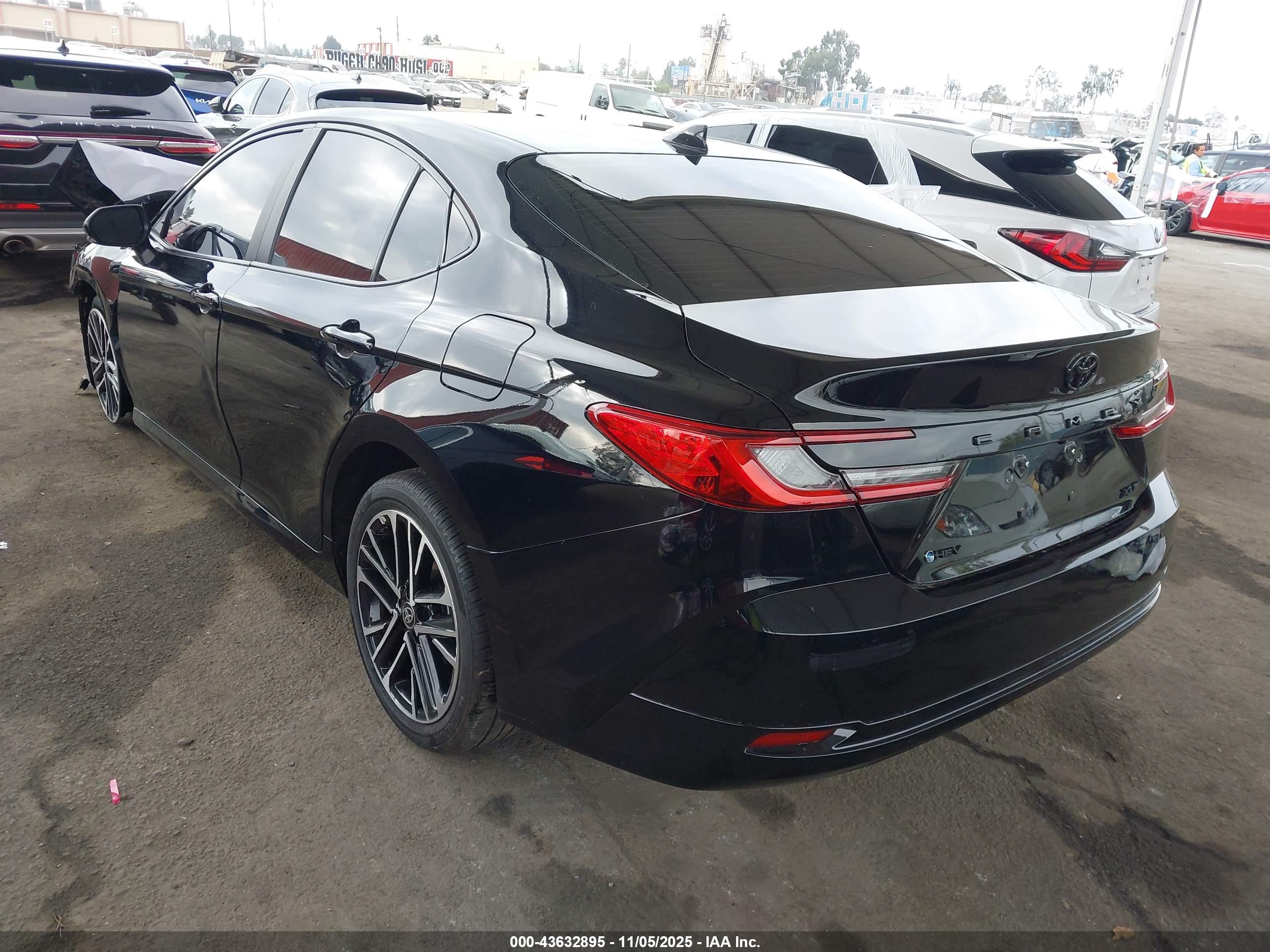 TOYOTA CAMRY image 3