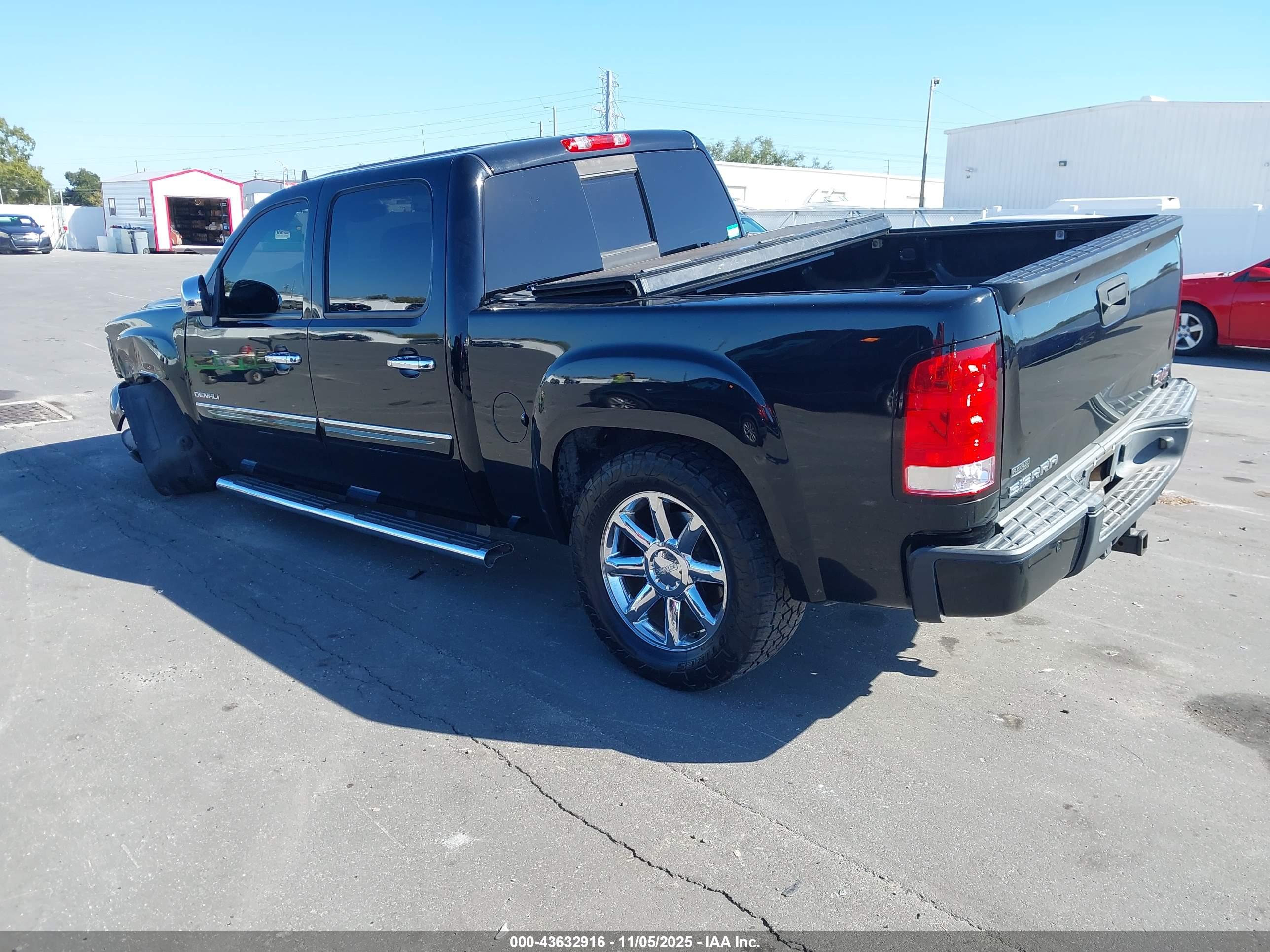 GMC SIERRA image 3