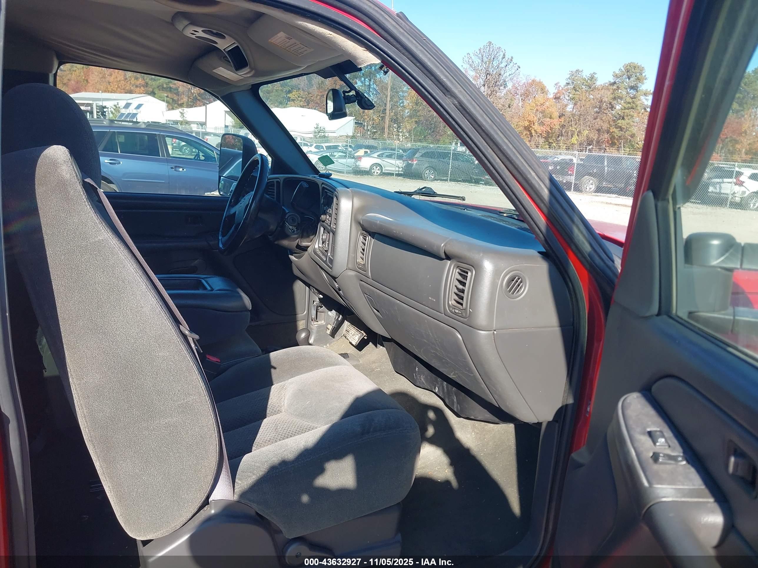 CHEVROLET SILVERADO image 5
