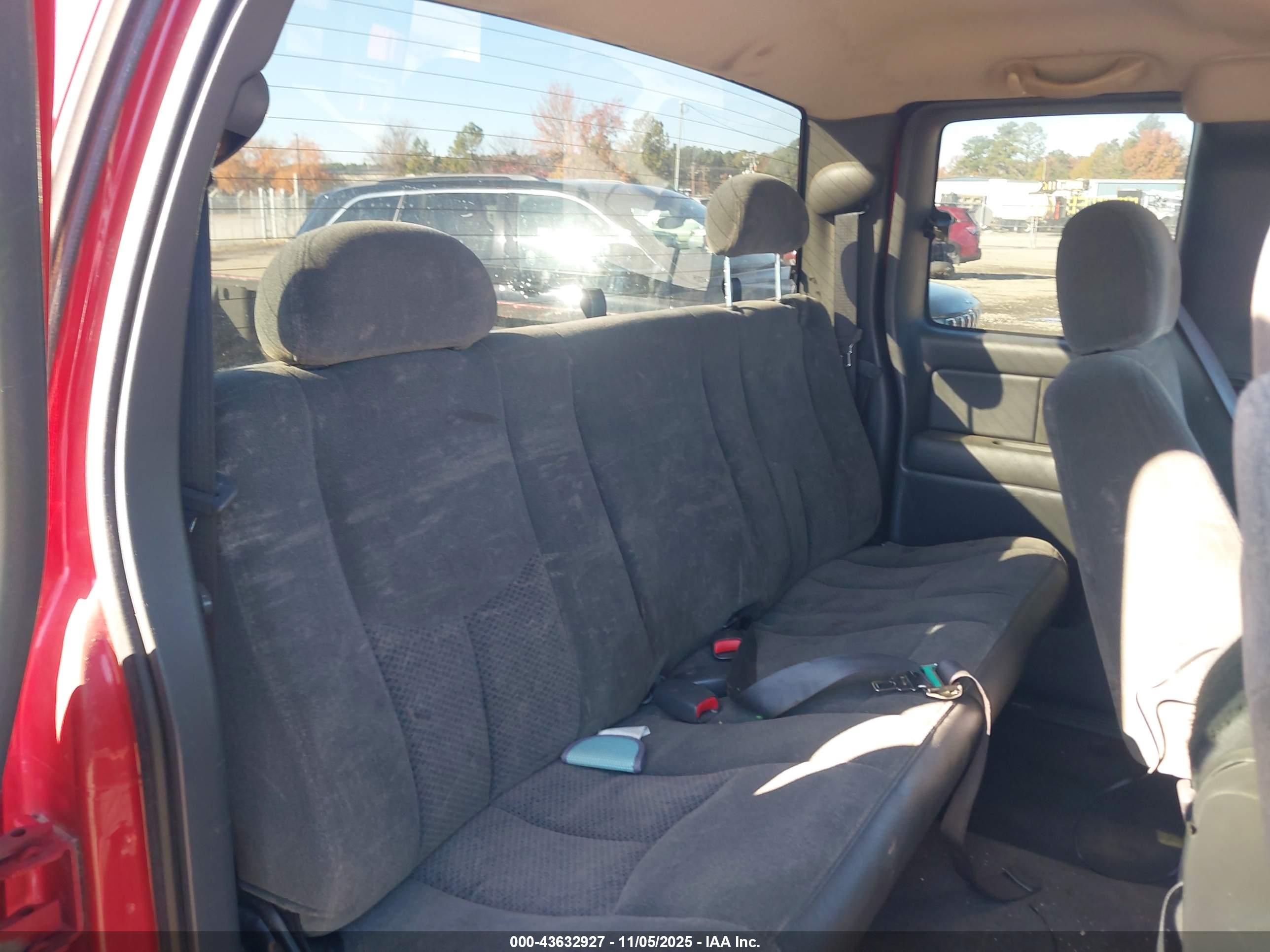 CHEVROLET SILVERADO image 8