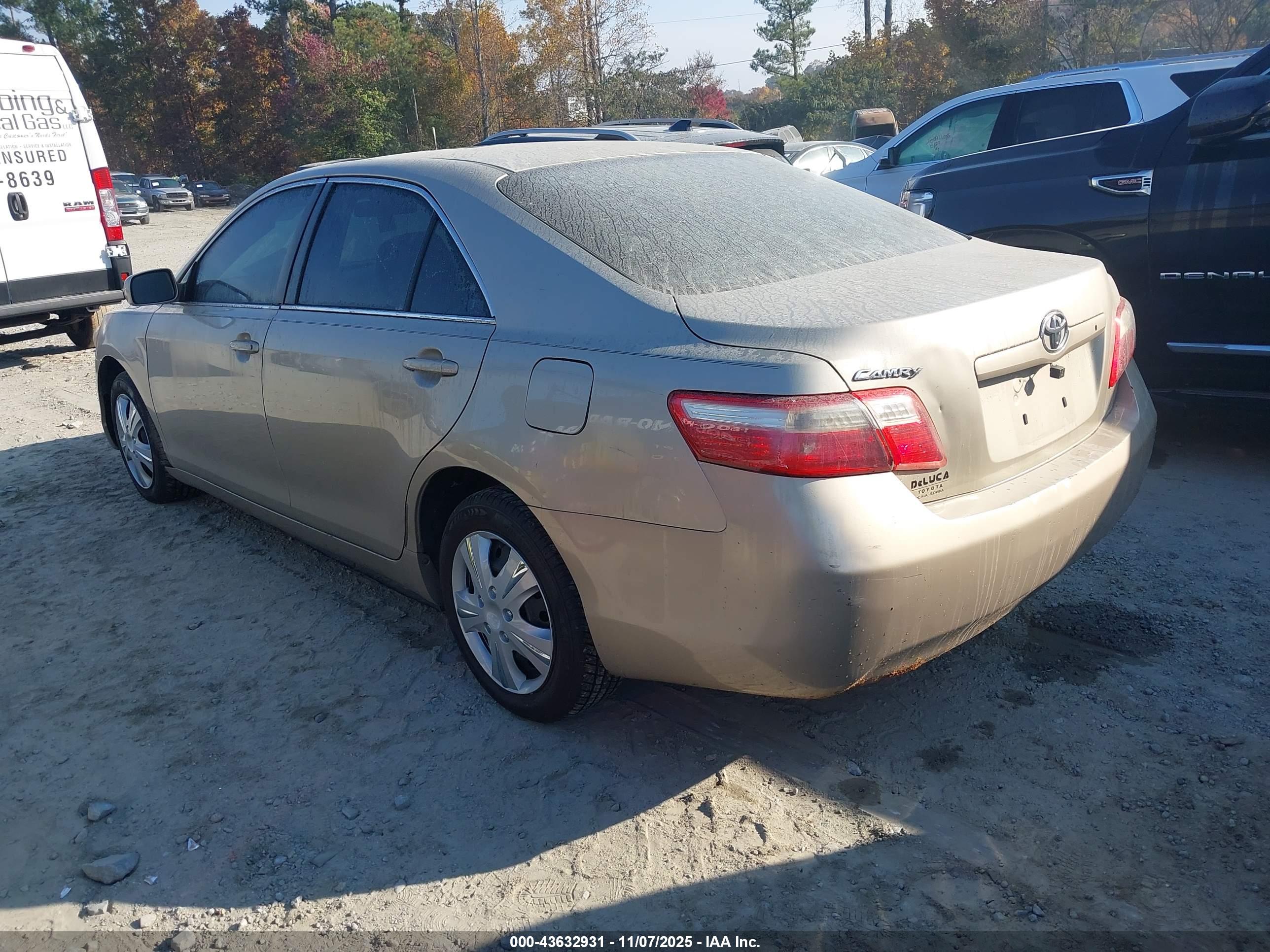 TOYOTA CAMRY image 3