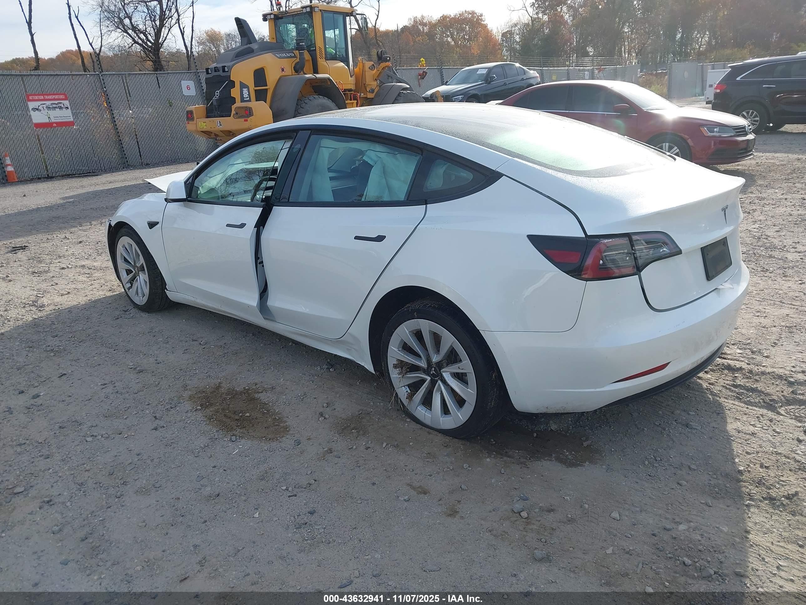 TESLA MODEL image 3