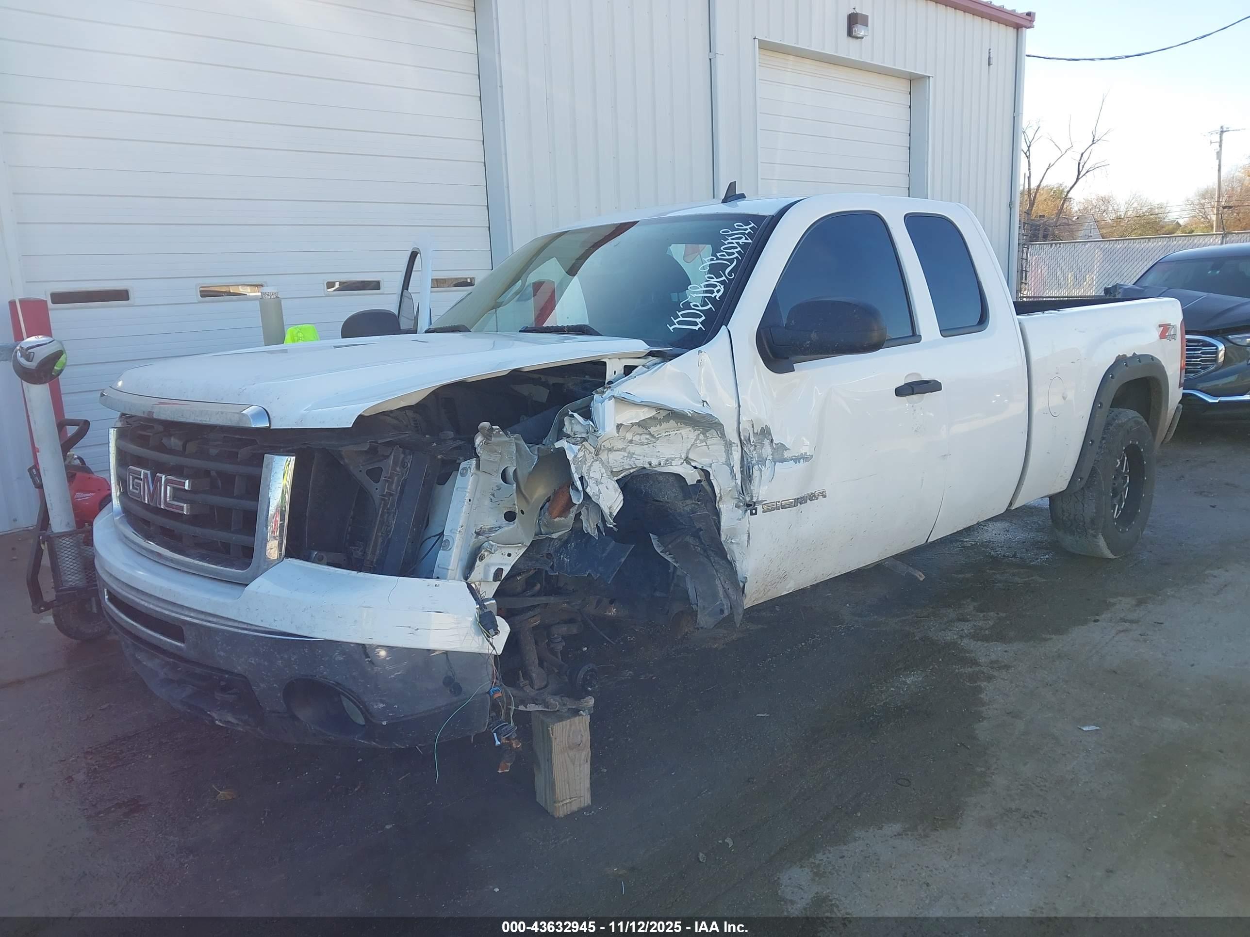 GMC SIERRA image 2