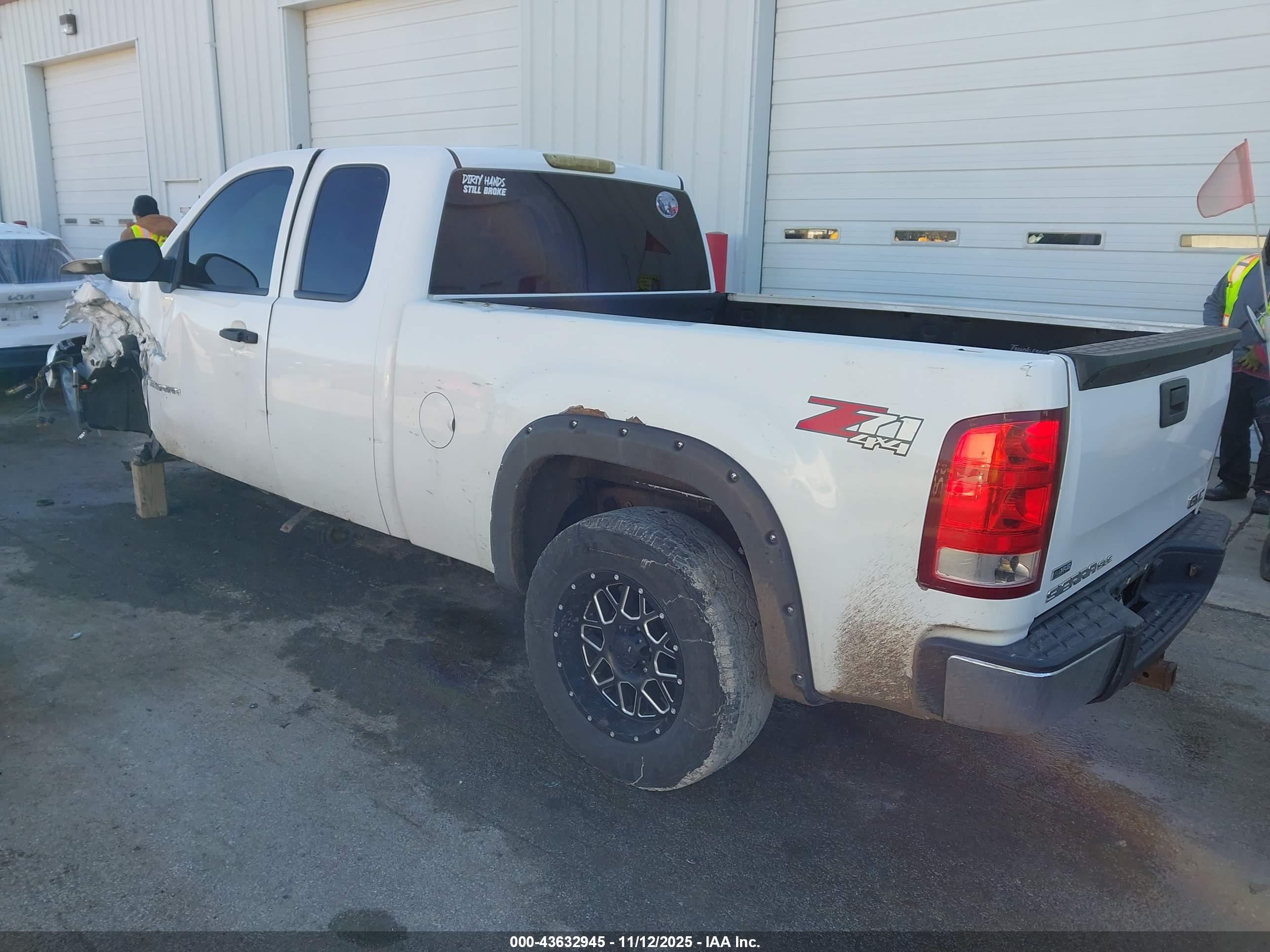 GMC SIERRA image 3