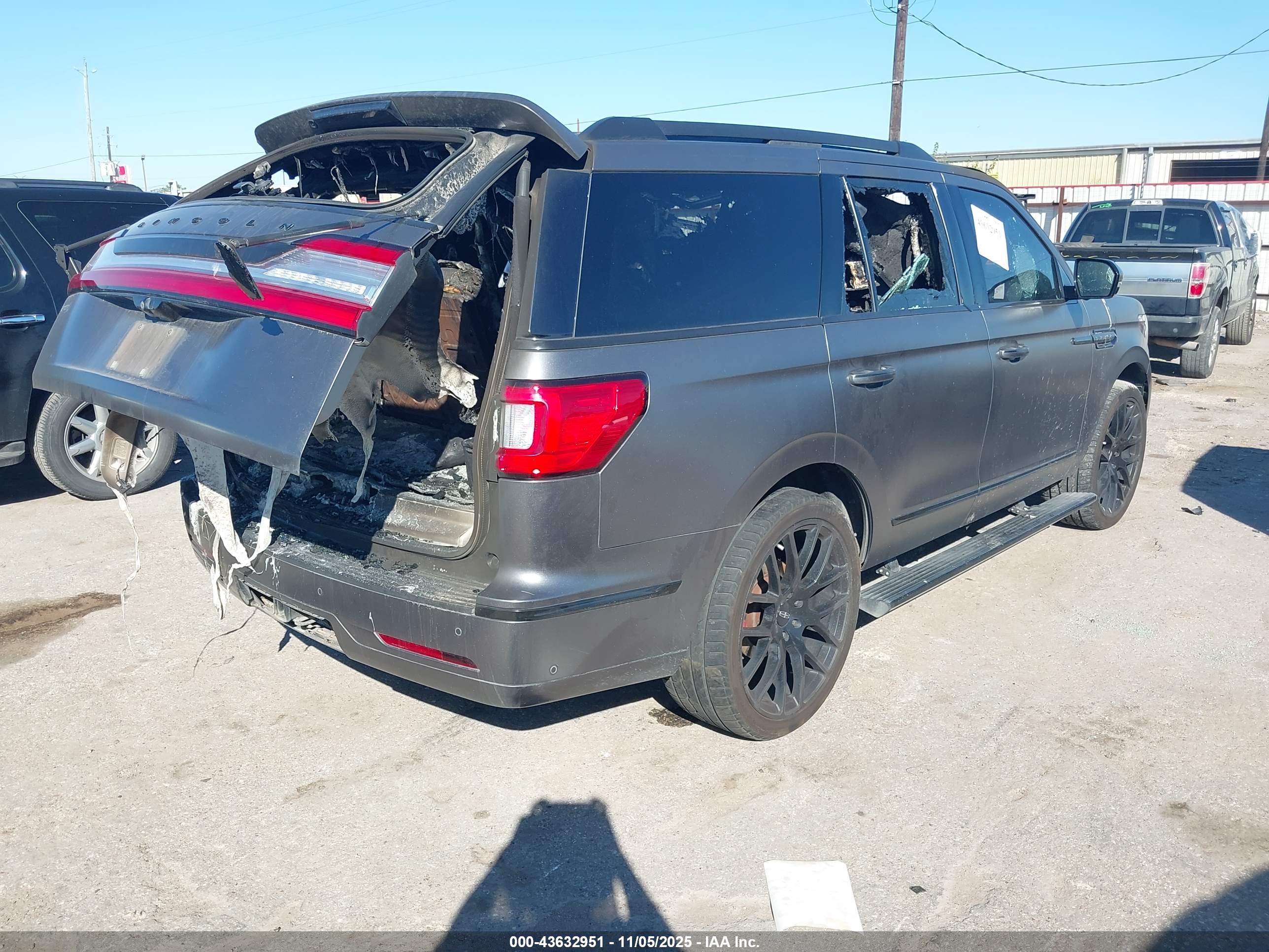 LINCOLN NAVIGATOR image 4