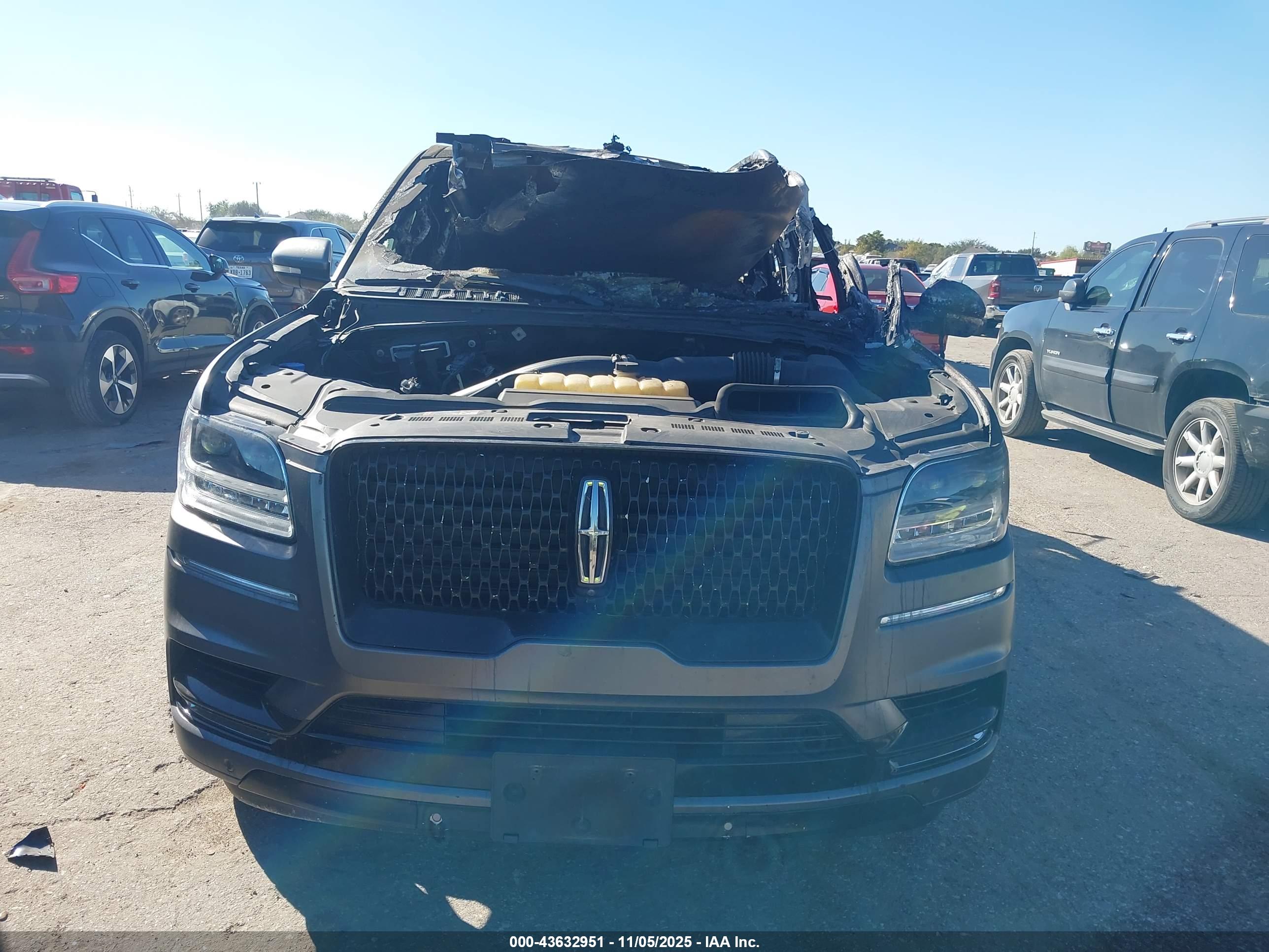 LINCOLN NAVIGATOR image 6