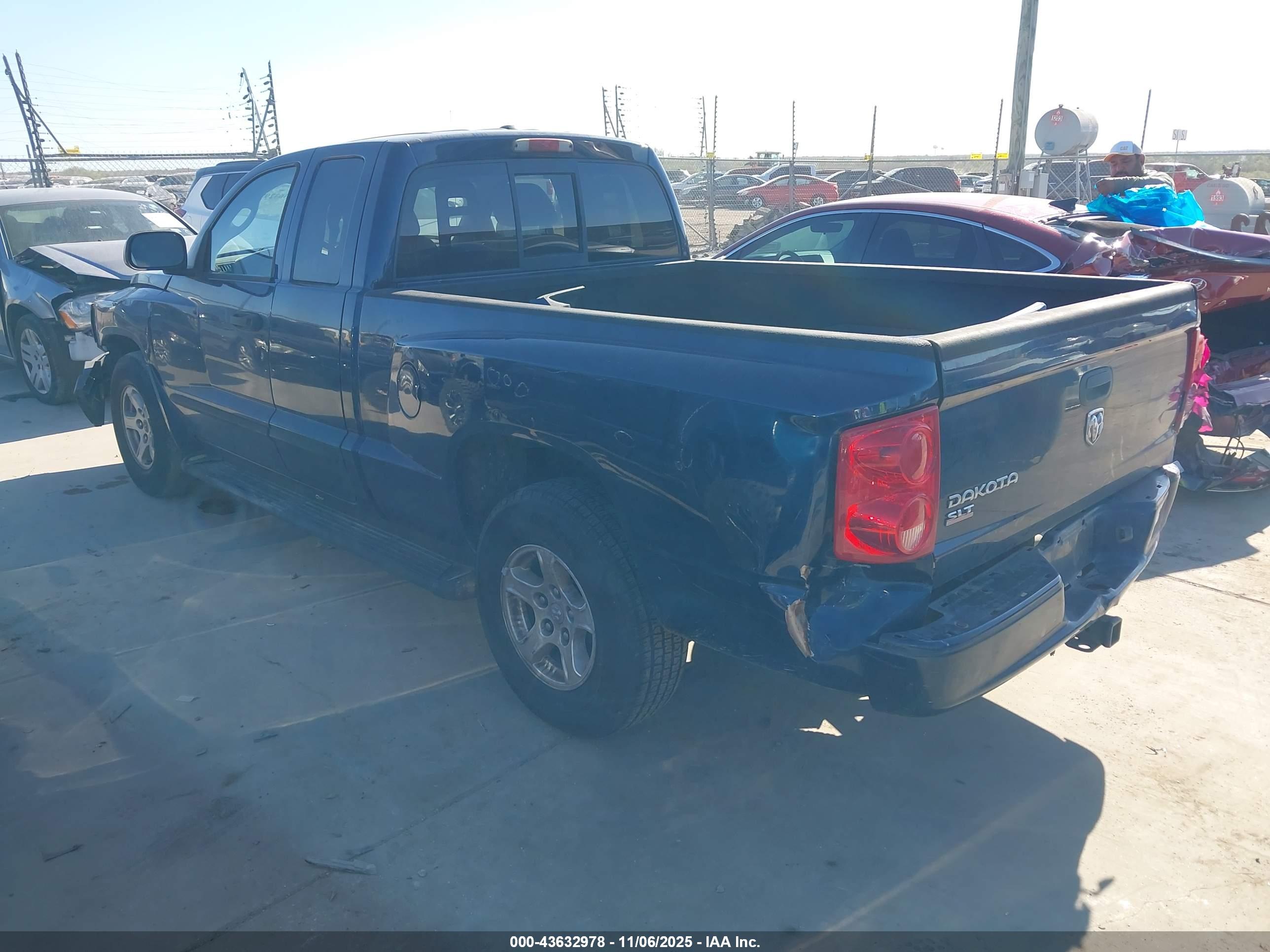 DODGE DAKOTA image 3