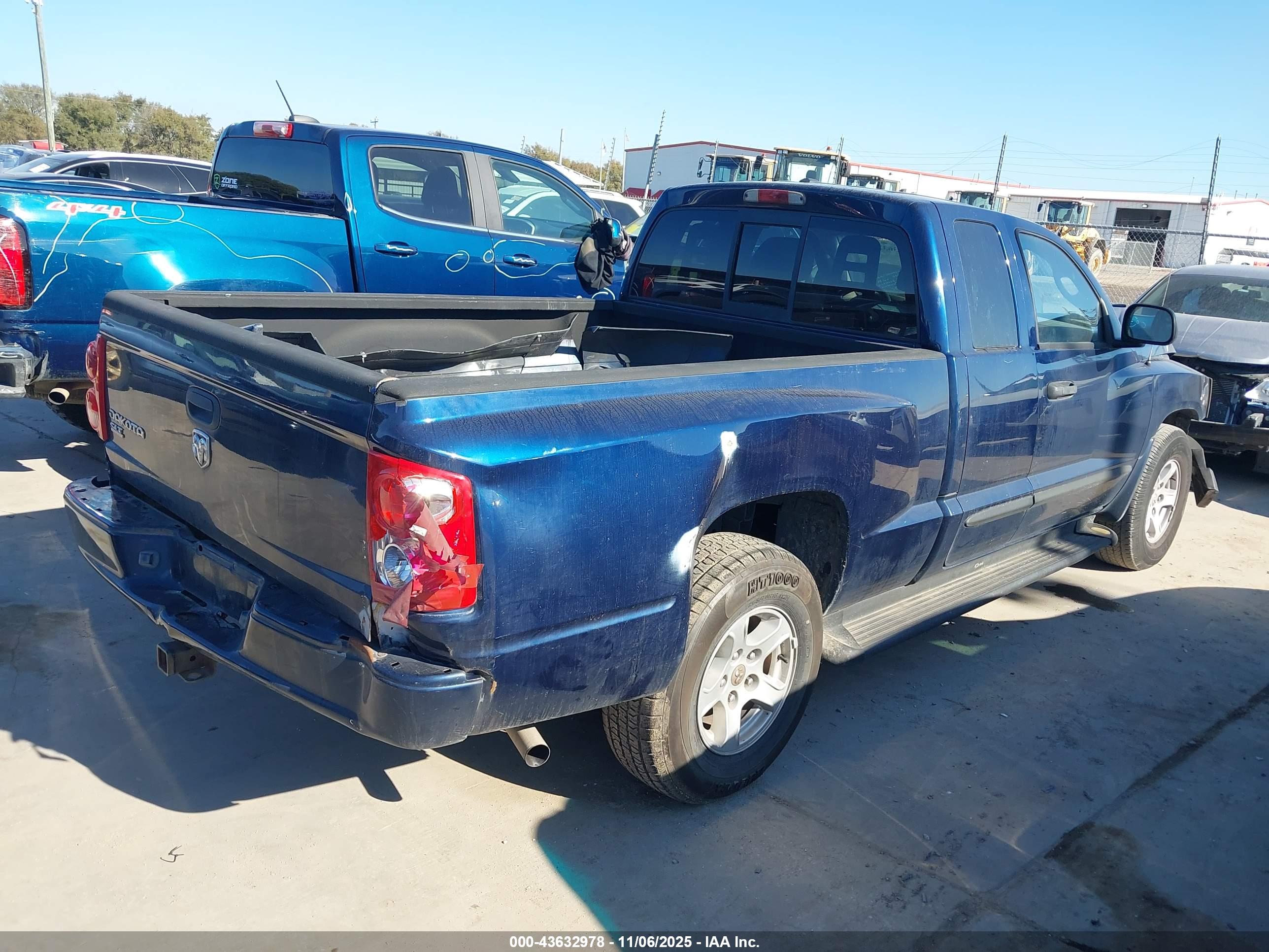 DODGE DAKOTA image 4