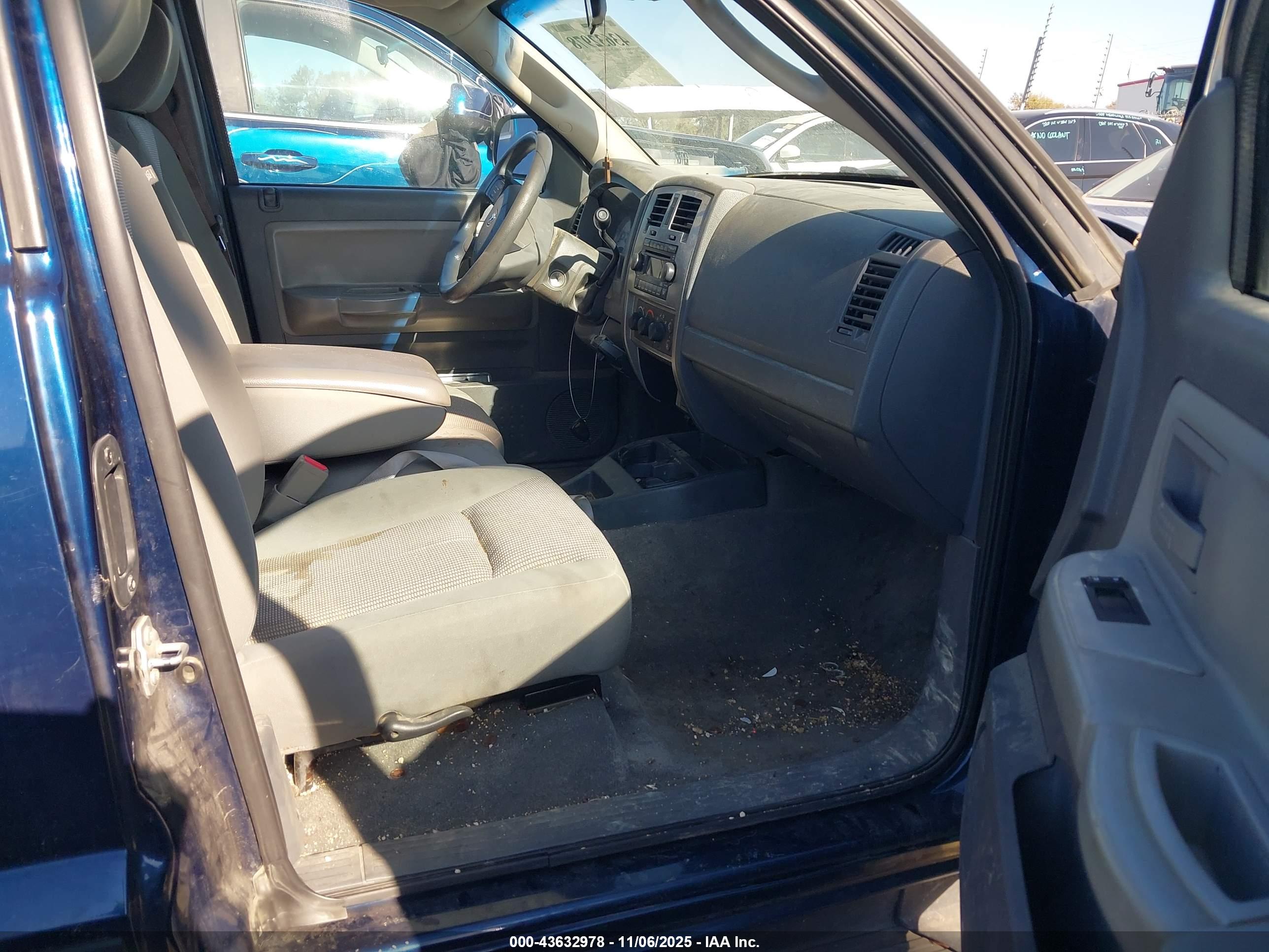 DODGE DAKOTA image 5