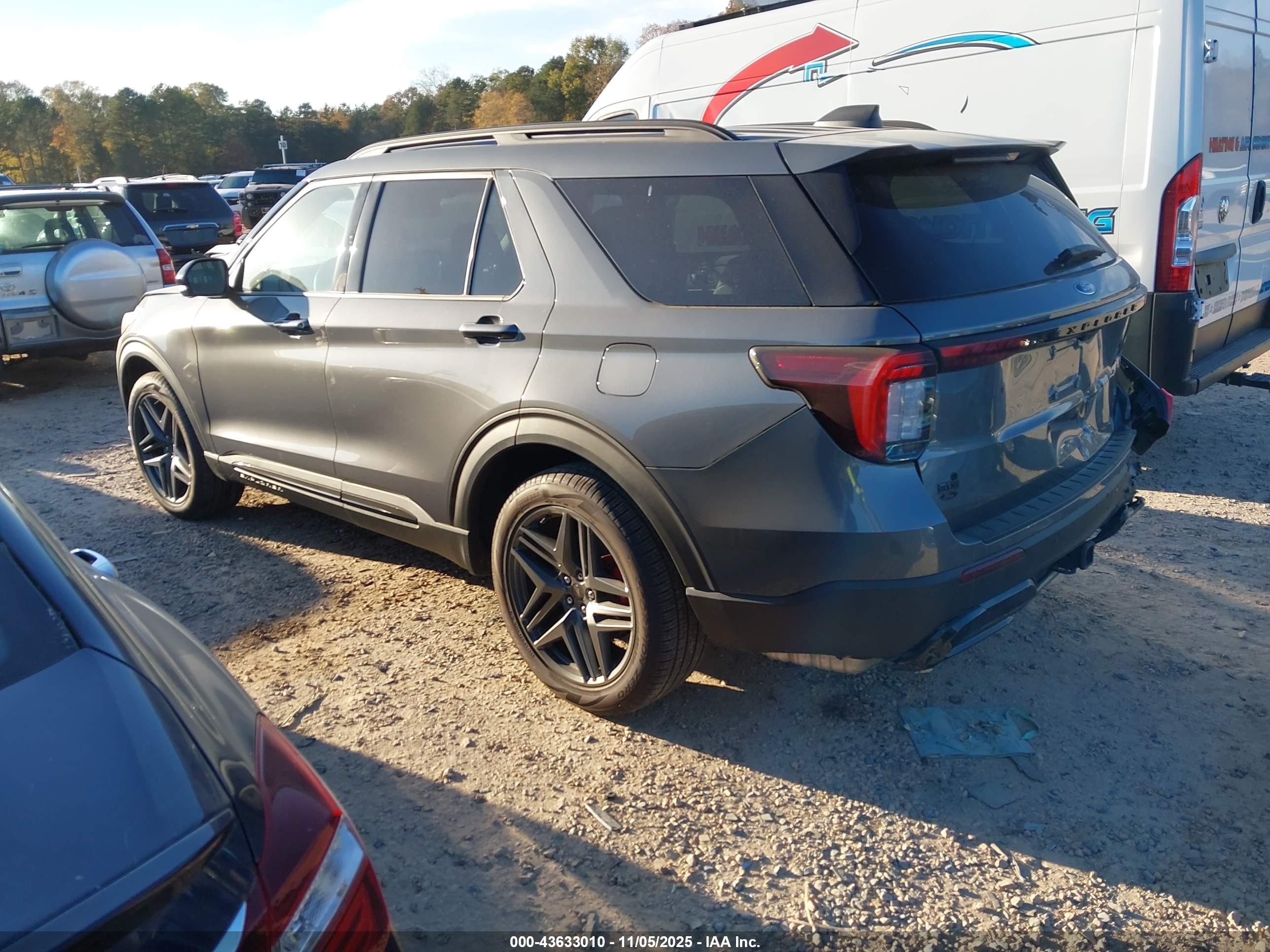 FORD EXPLORER image 3