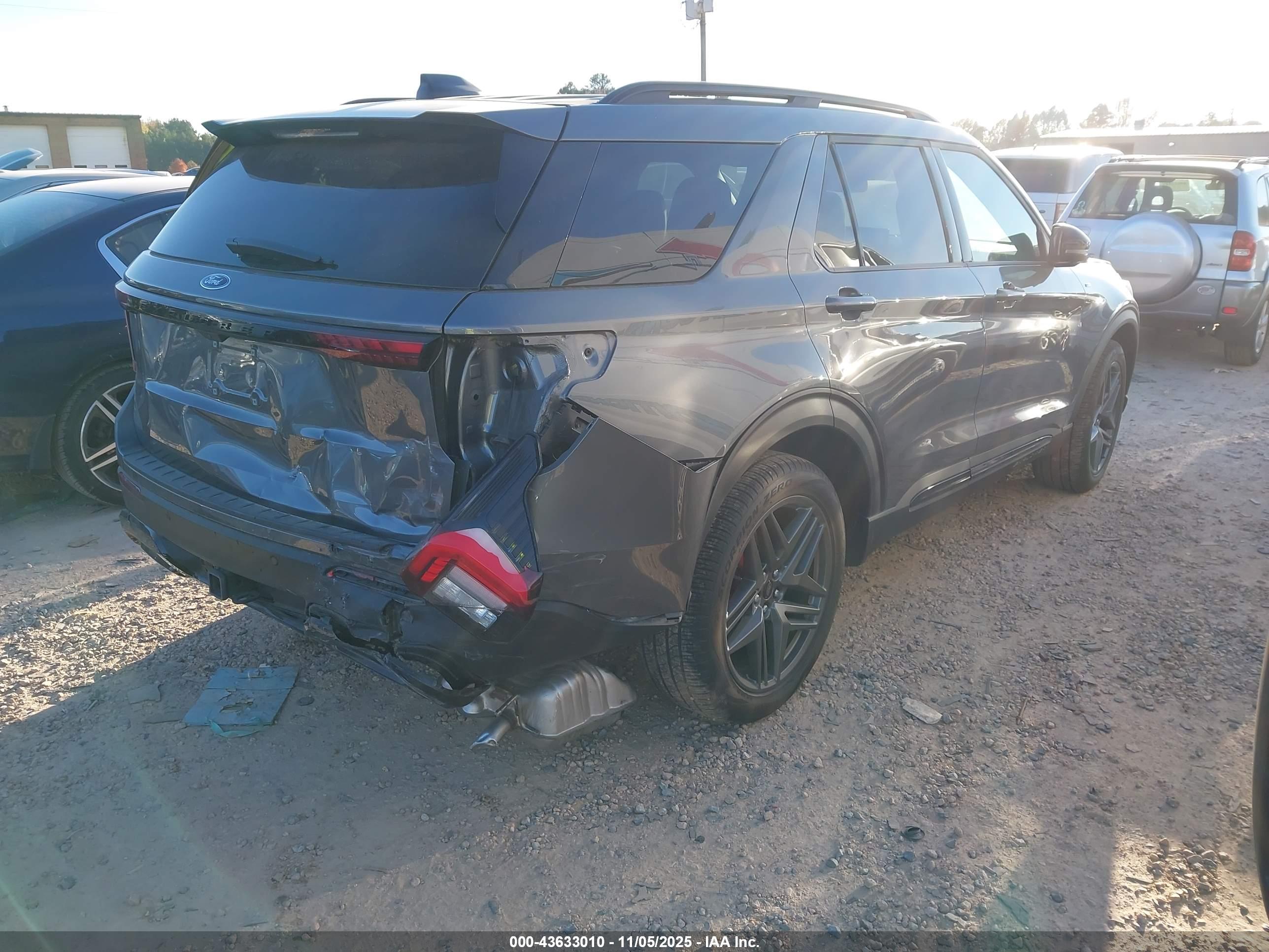 FORD EXPLORER image 4