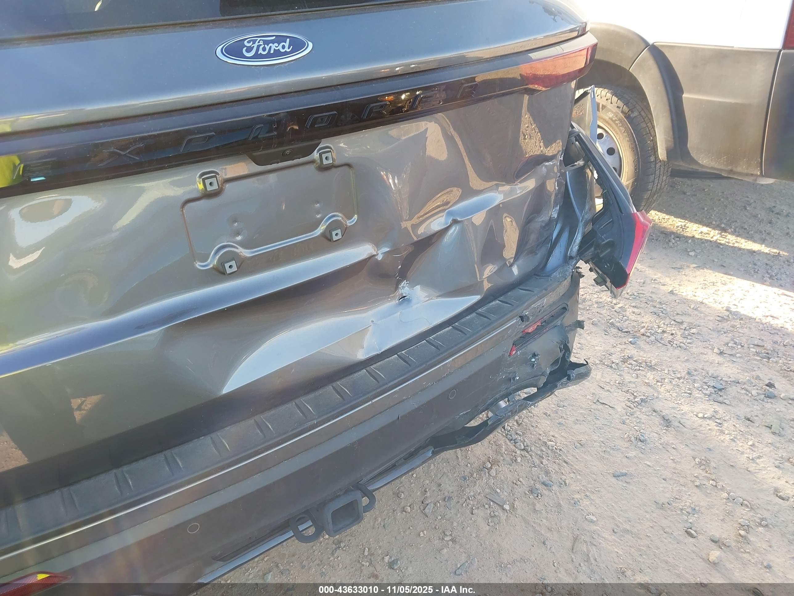 FORD EXPLORER image 6