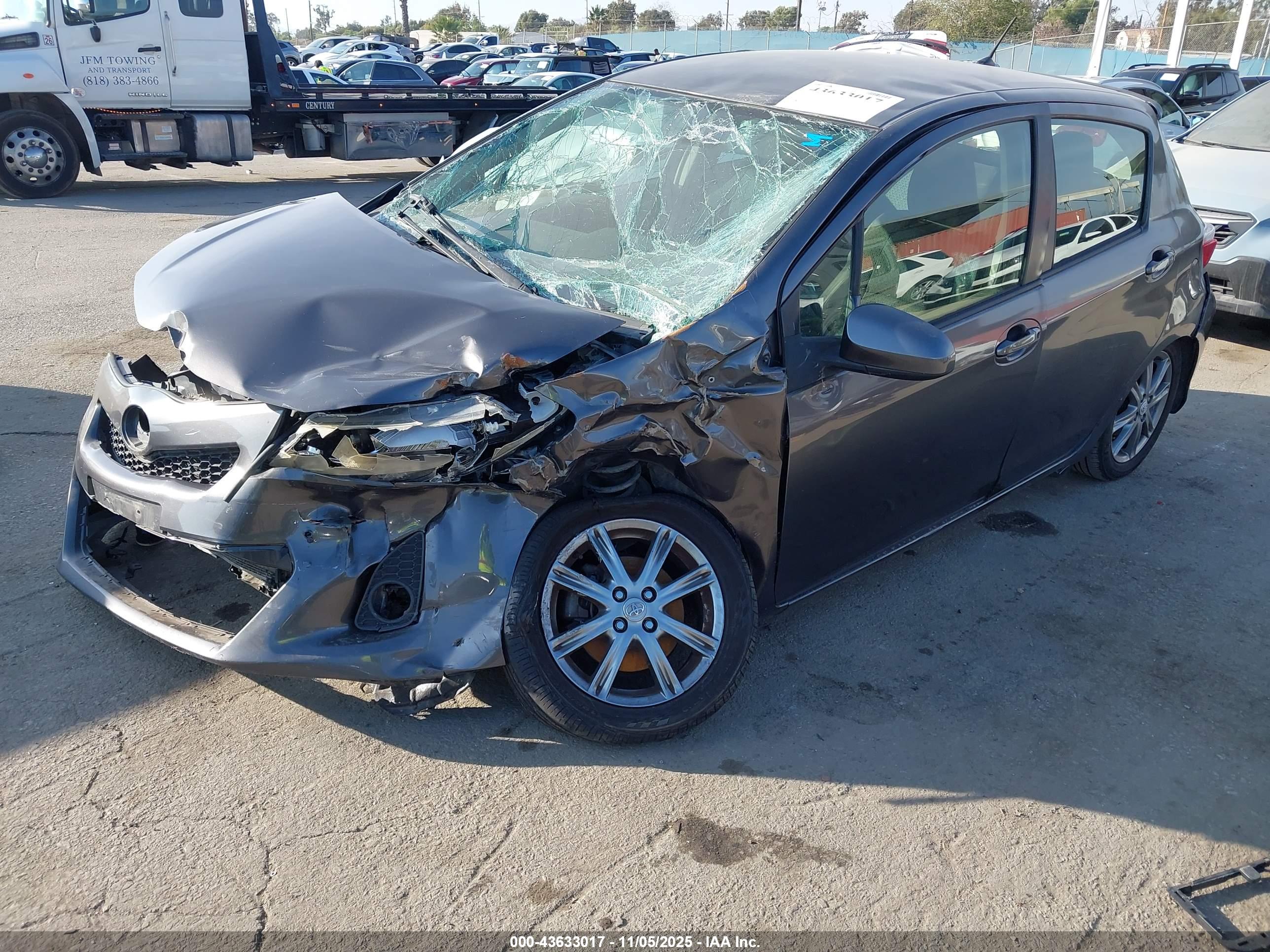 TOYOTA YARIS image 2