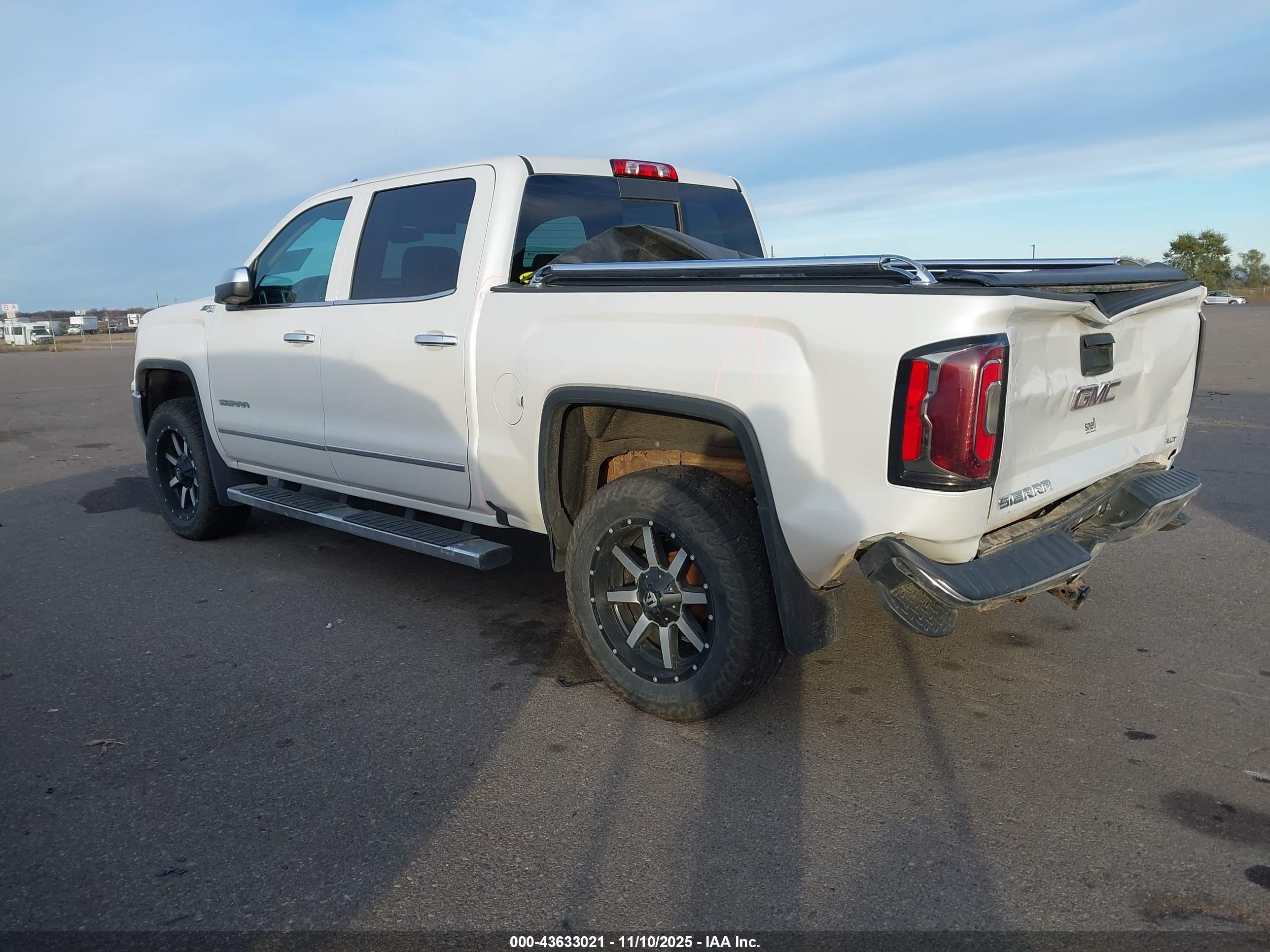 GMC SIERRA image 3