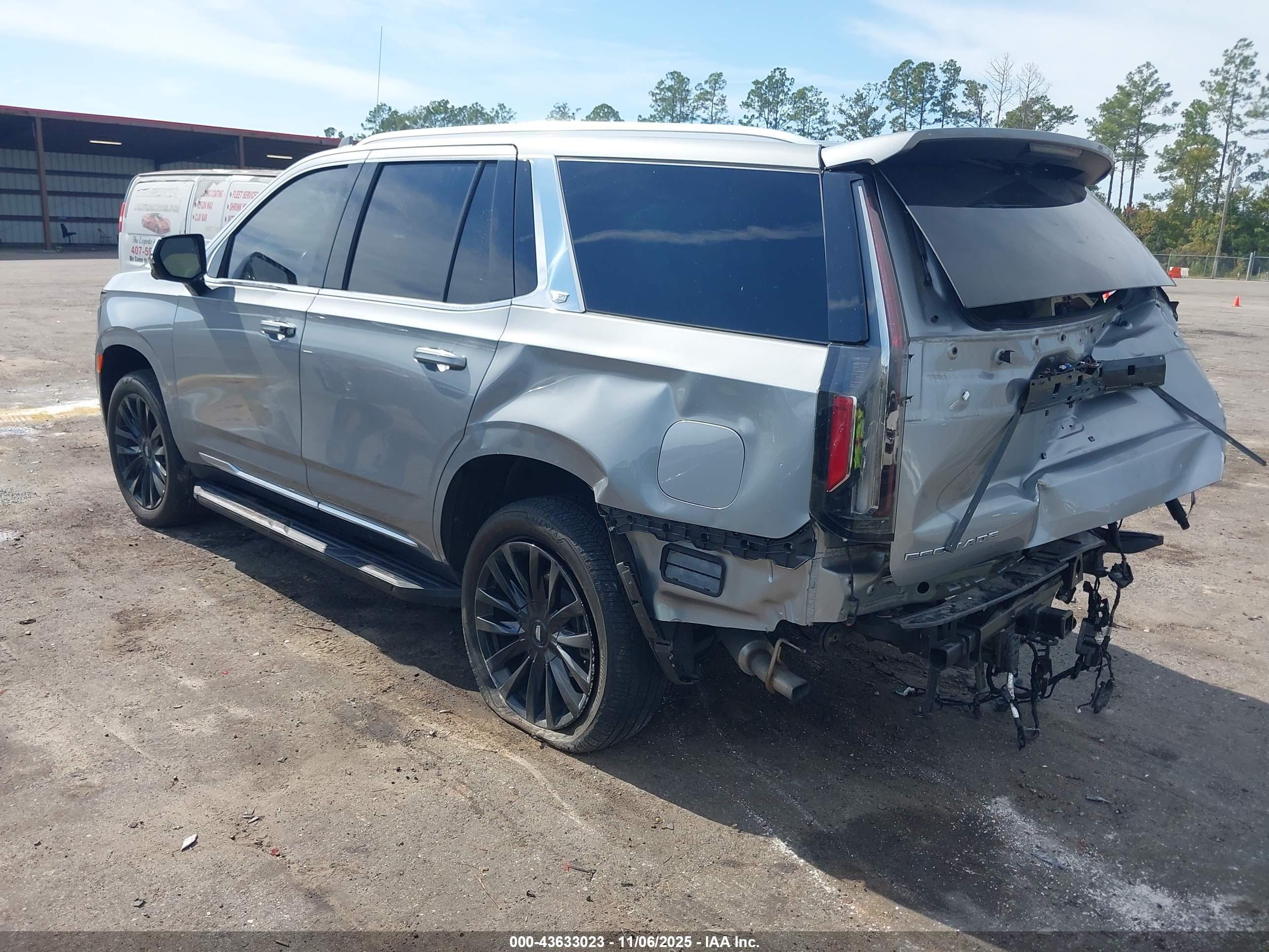 CADILLAC ESCALADE image 3