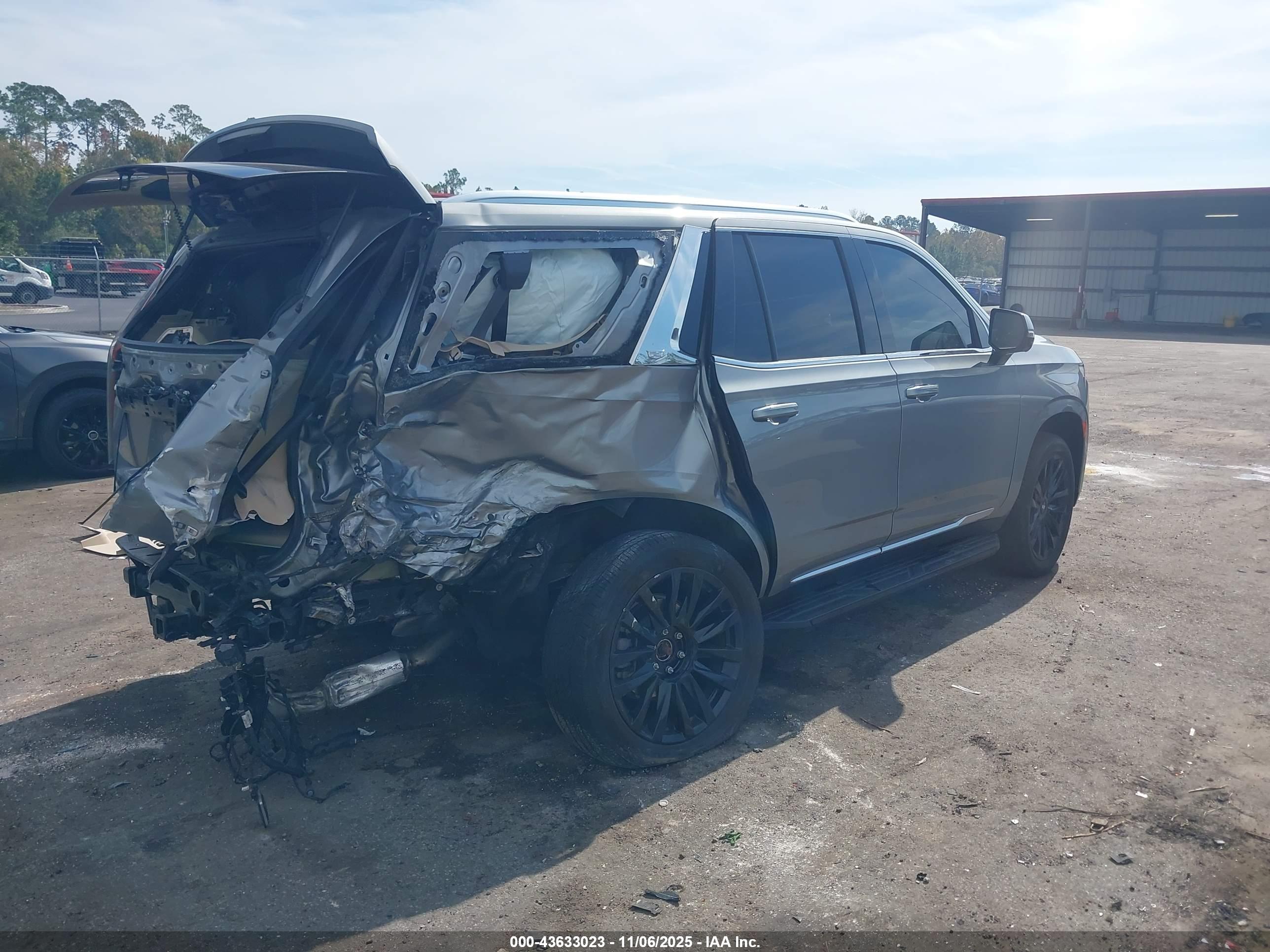 CADILLAC ESCALADE image 4