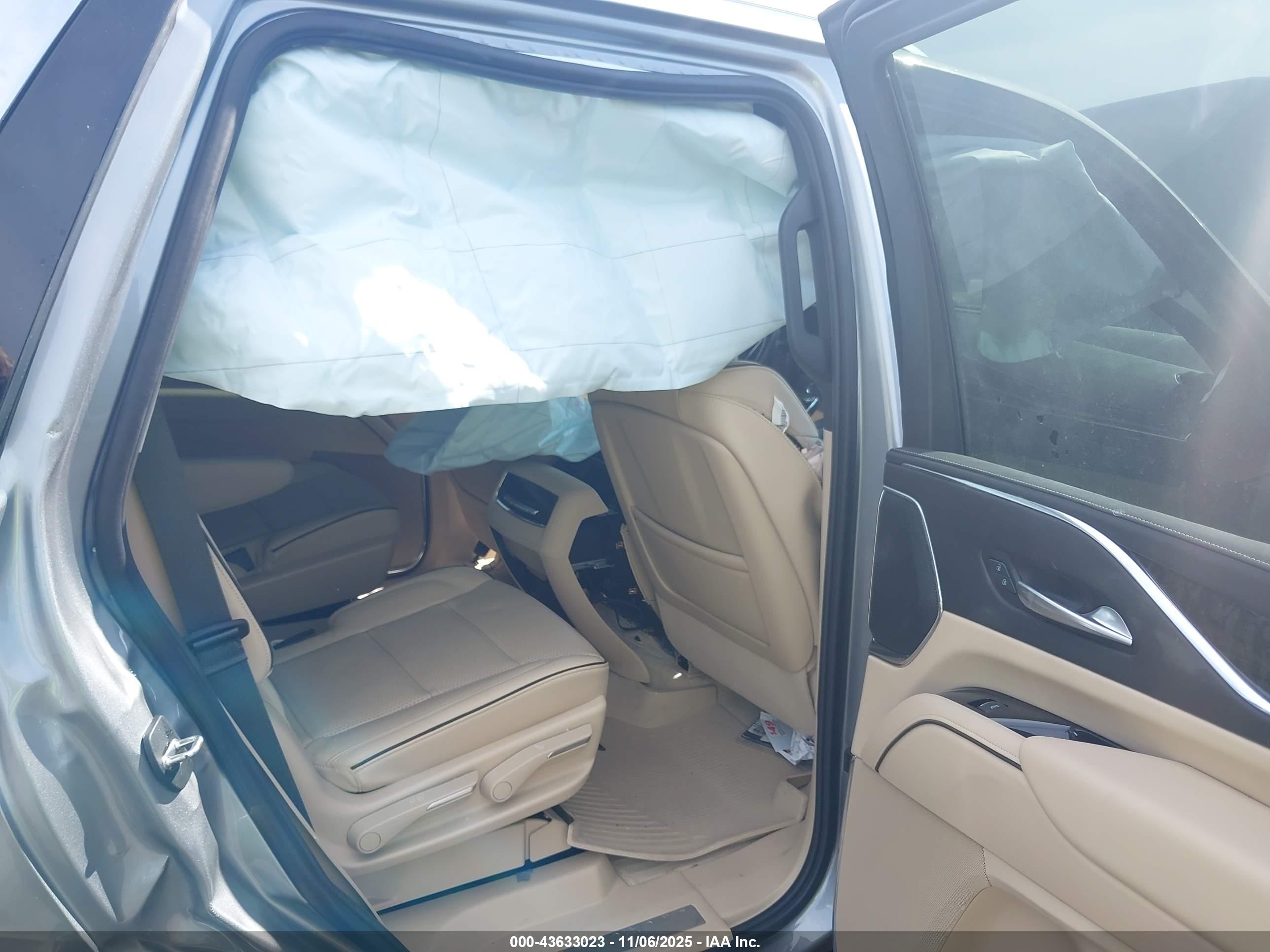 CADILLAC ESCALADE image 8