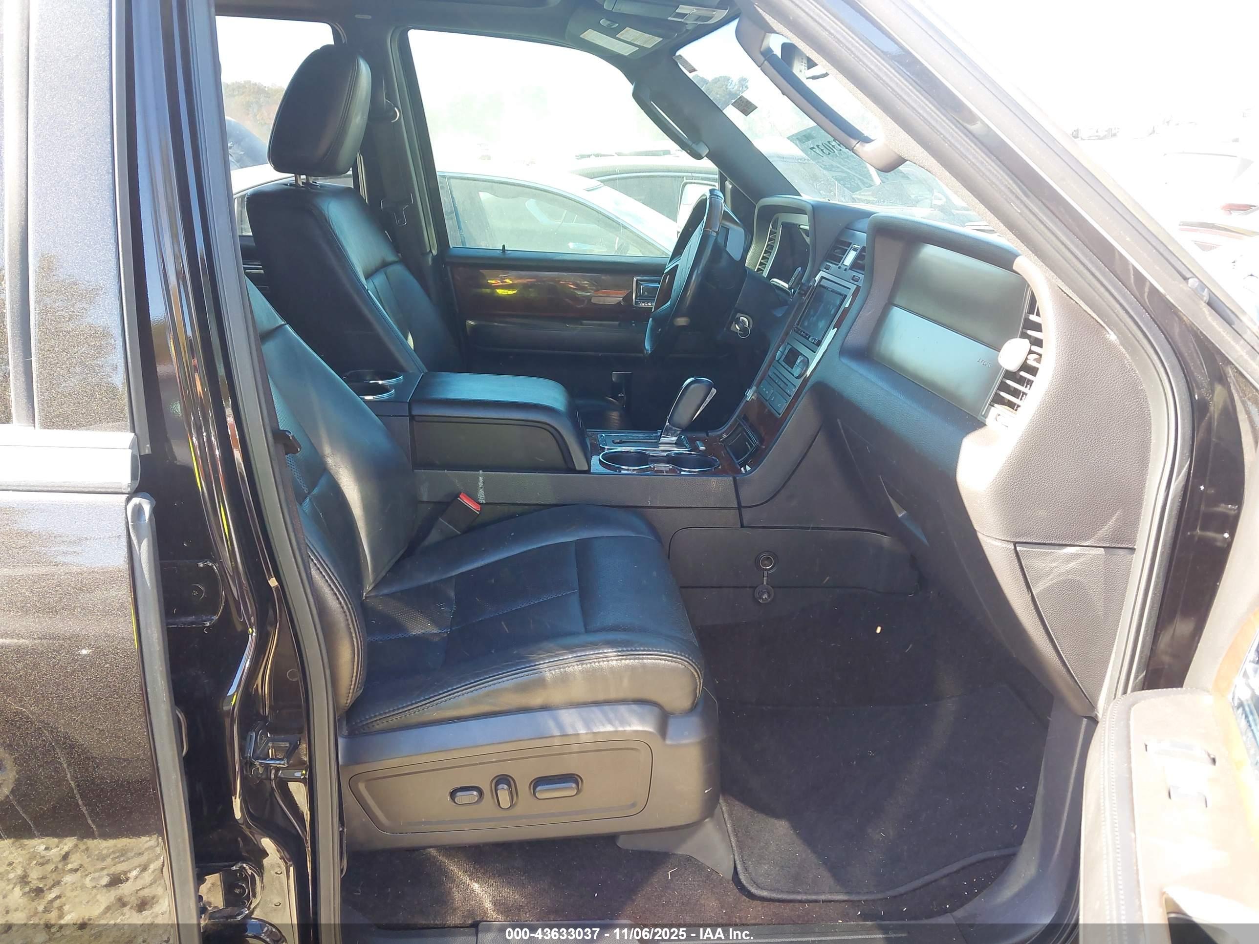 LINCOLN NAVIGATOR image 5