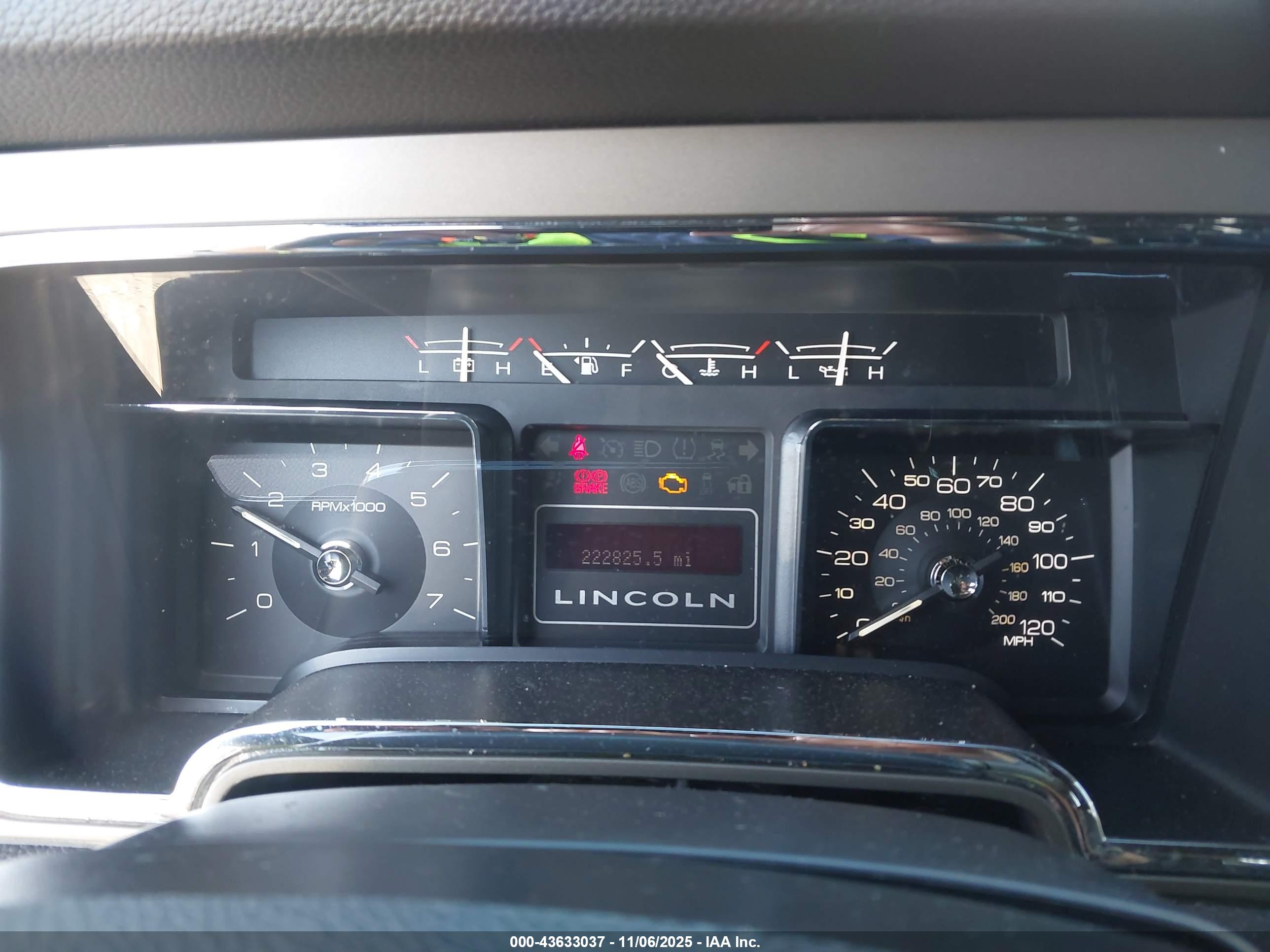 LINCOLN NAVIGATOR image 7