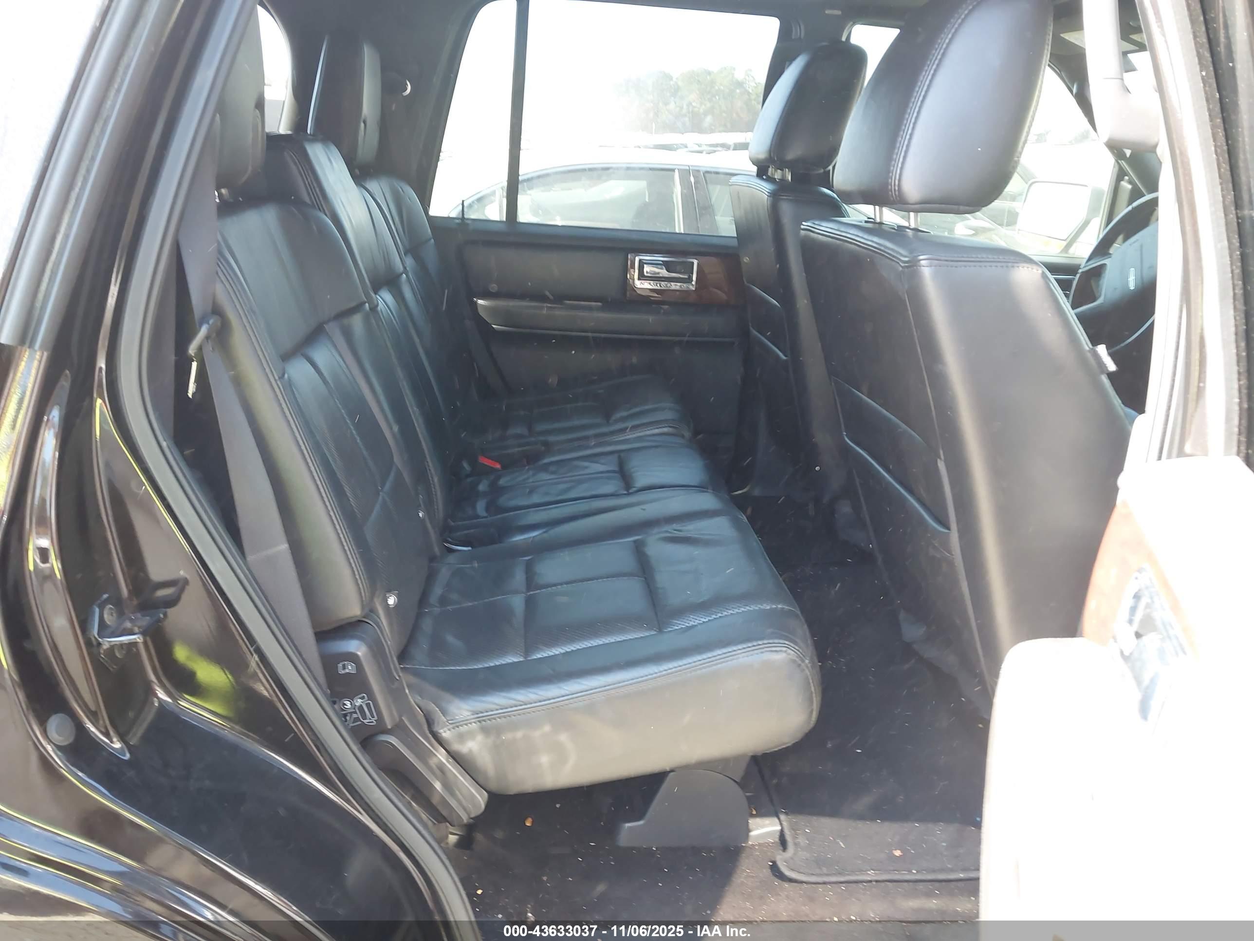 LINCOLN NAVIGATOR image 8