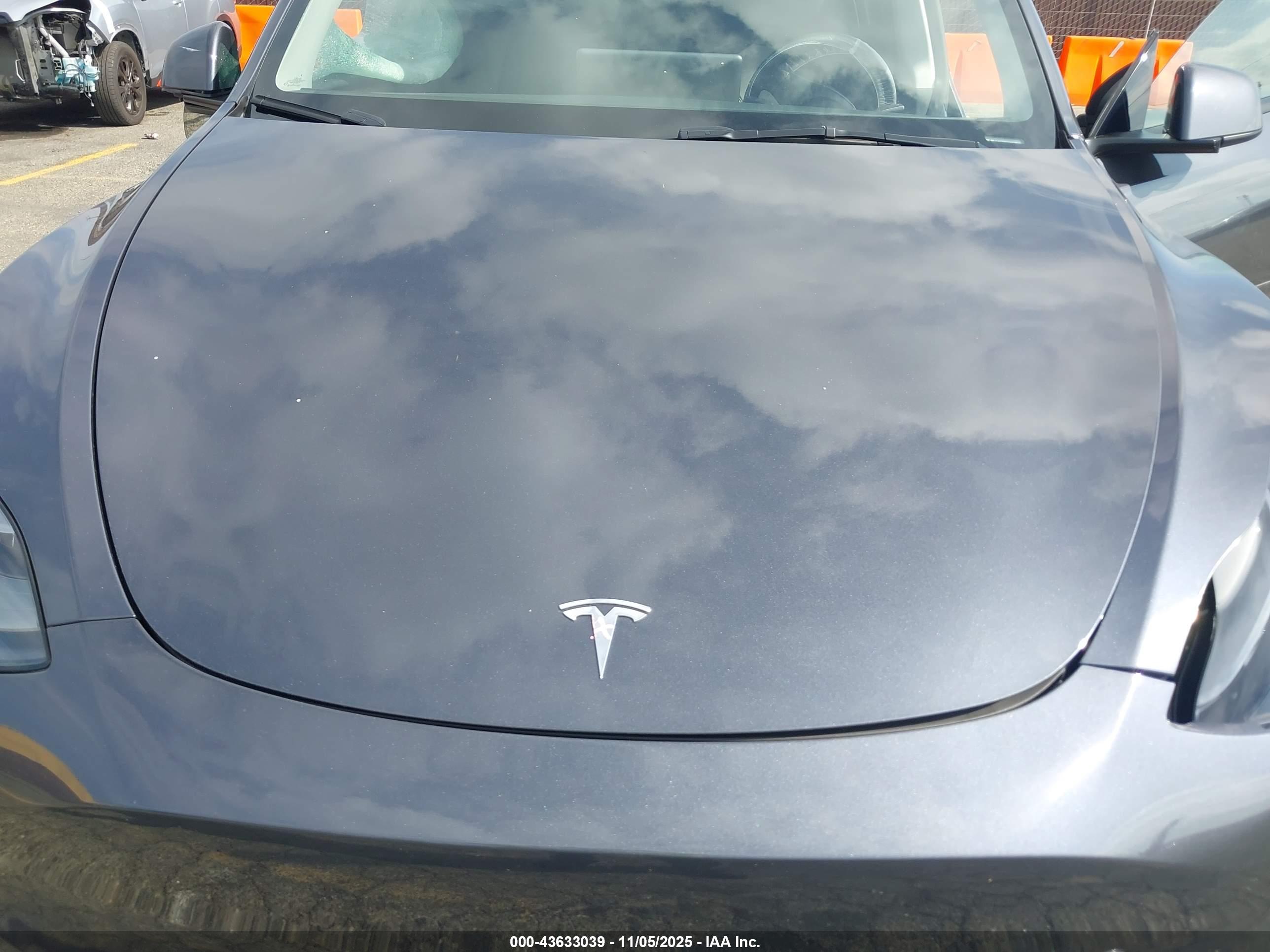 TESLA MODEL image 10