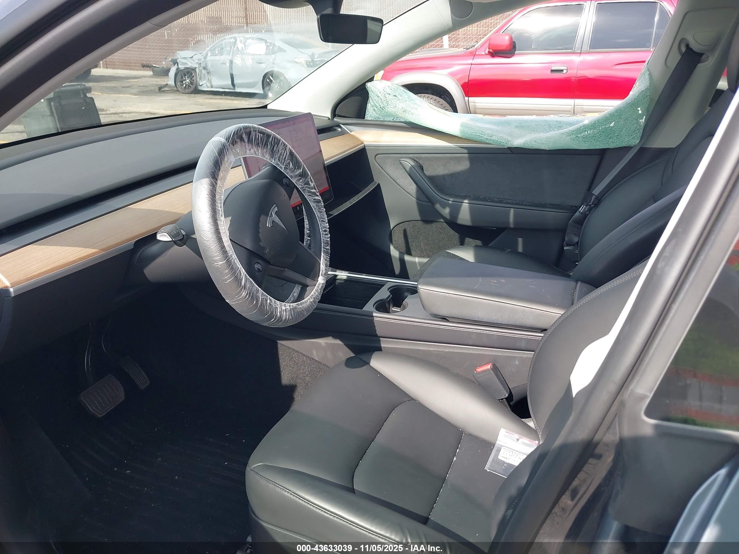TESLA MODEL image 5