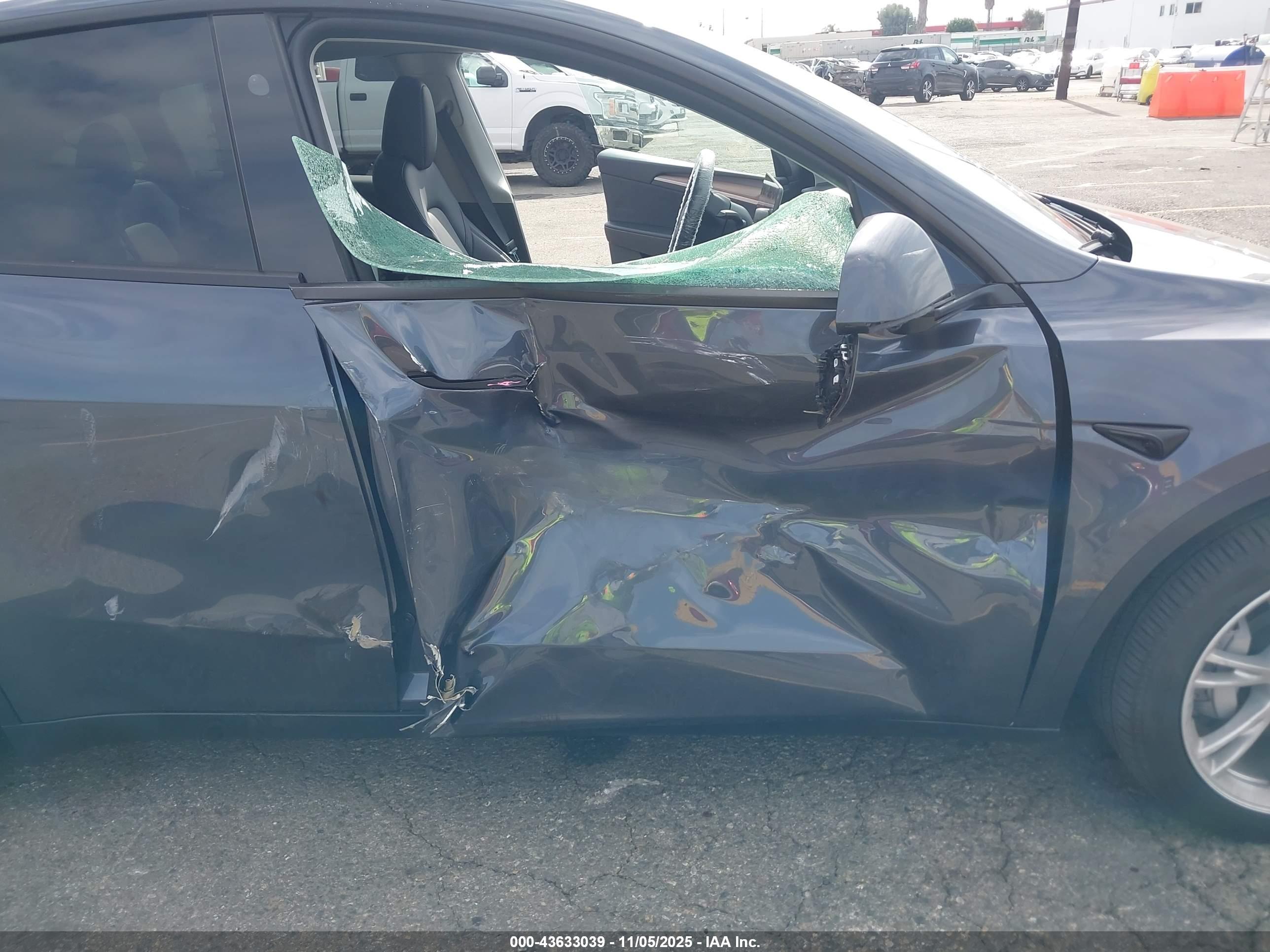 TESLA MODEL image 6
