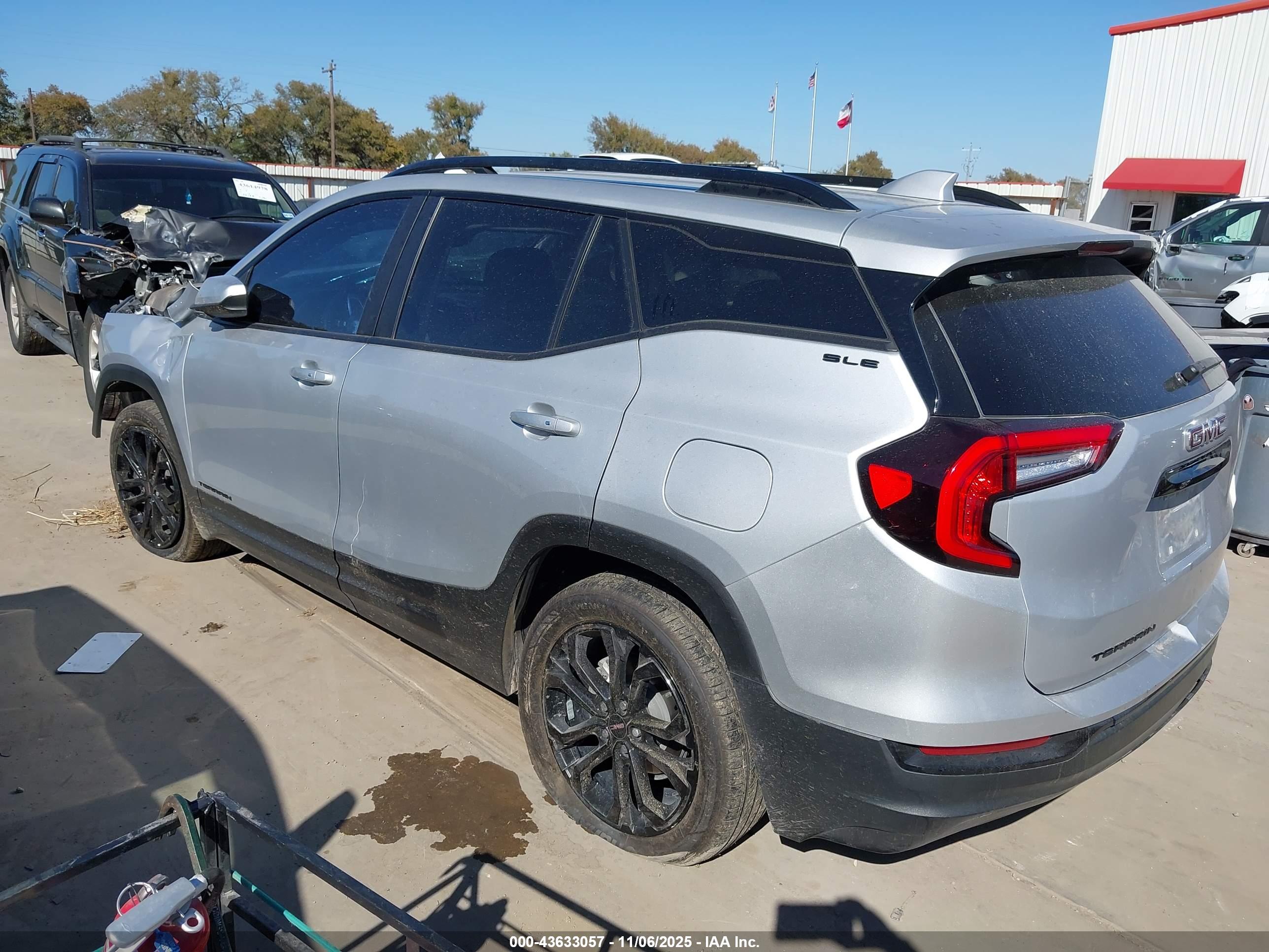 GMC TERRAIN image 3