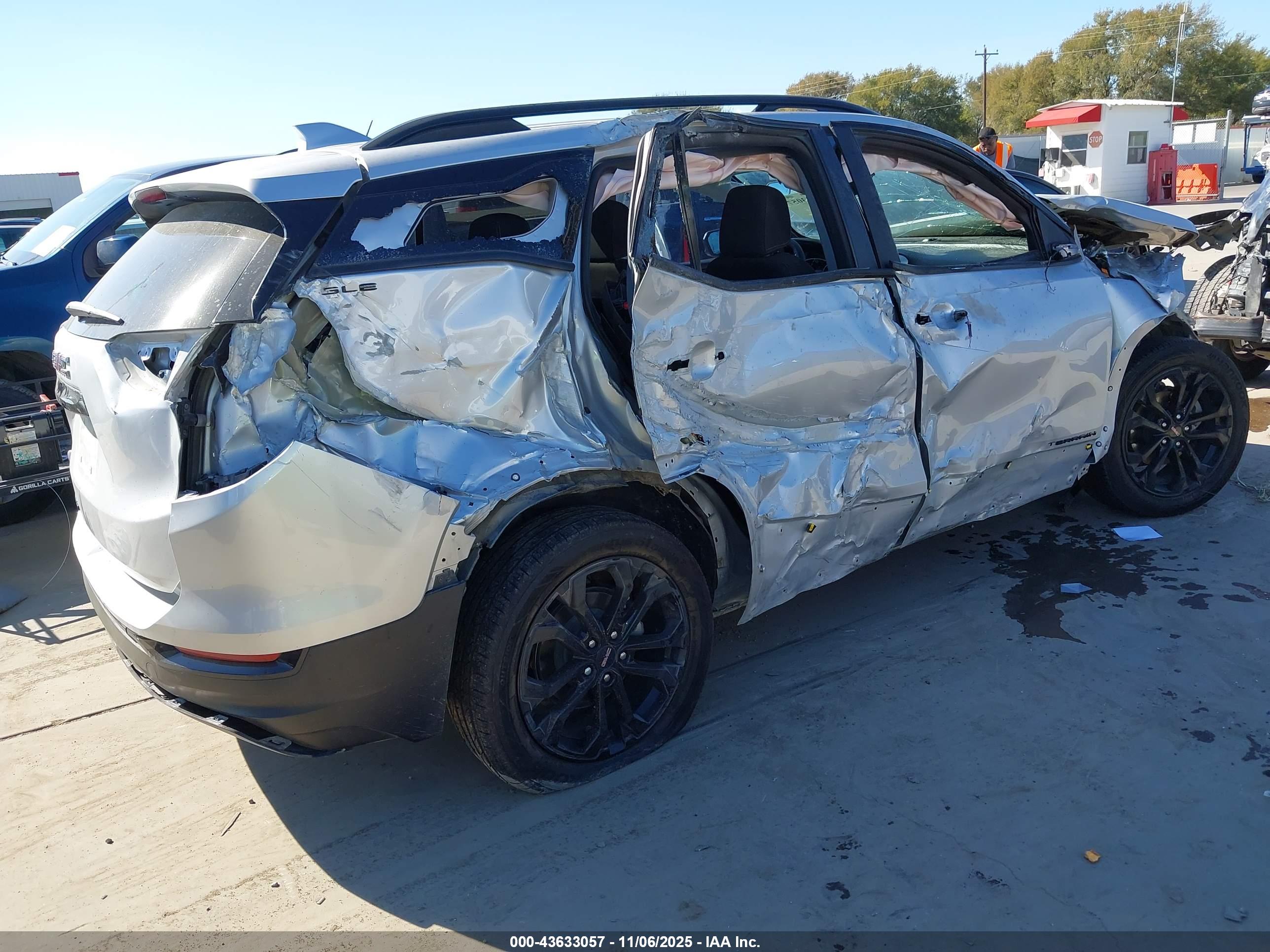GMC TERRAIN image 4