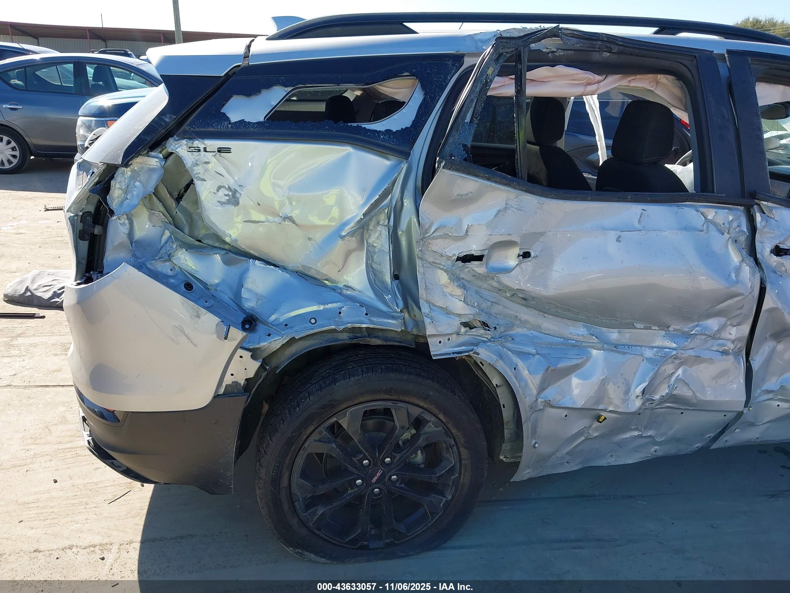 GMC TERRAIN image 6