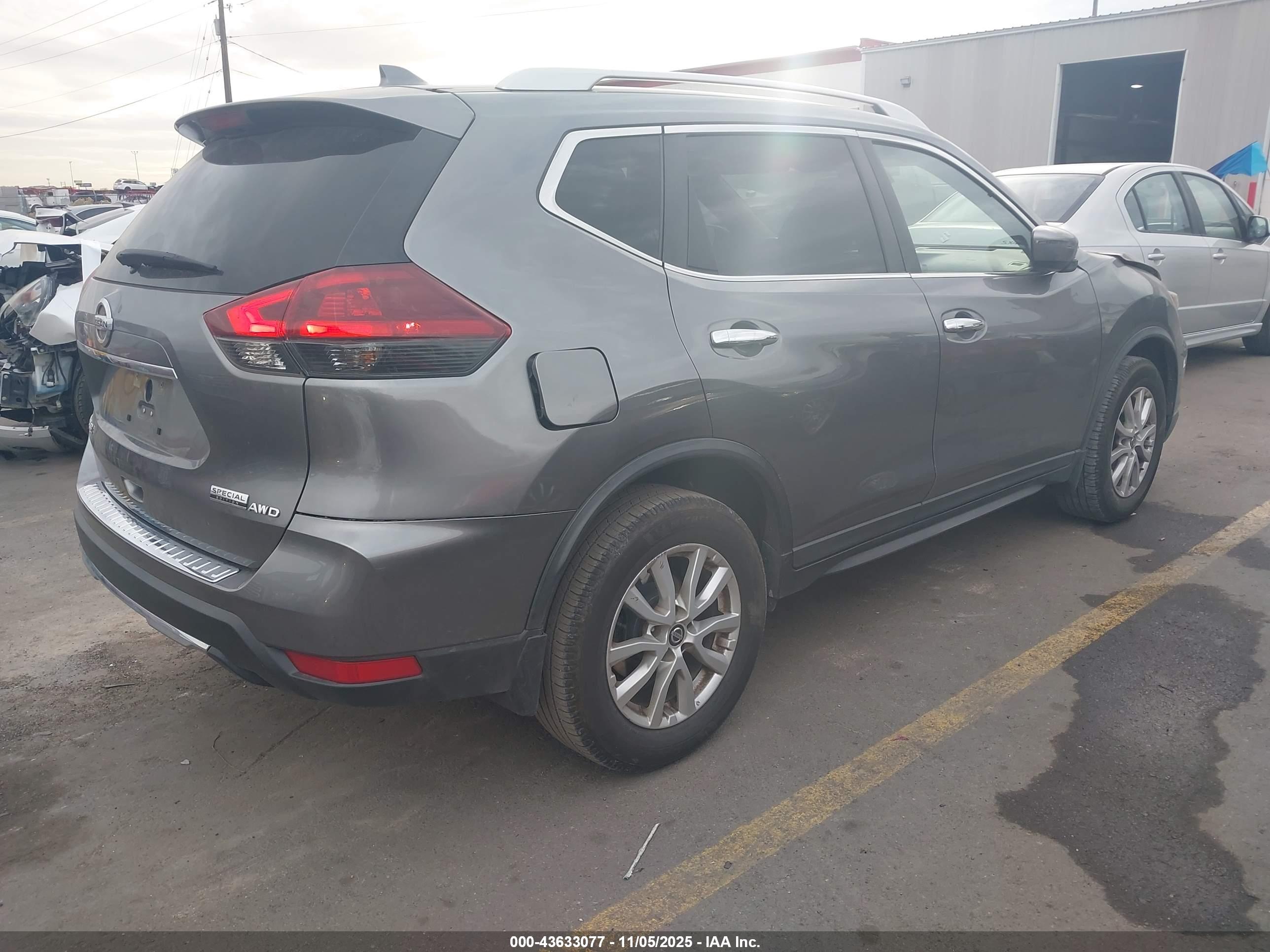 NISSAN ROGUE image 4