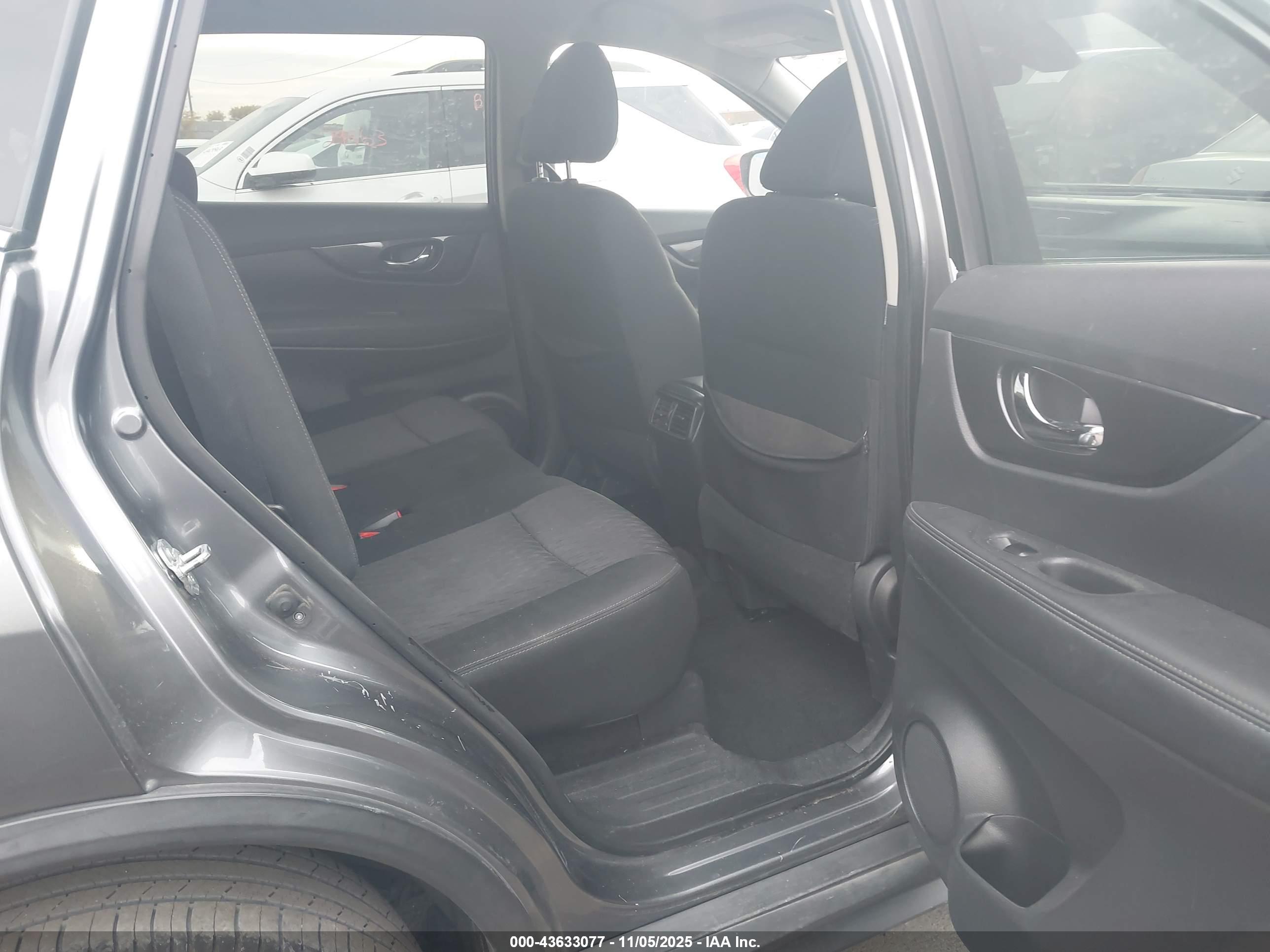 NISSAN ROGUE image 8